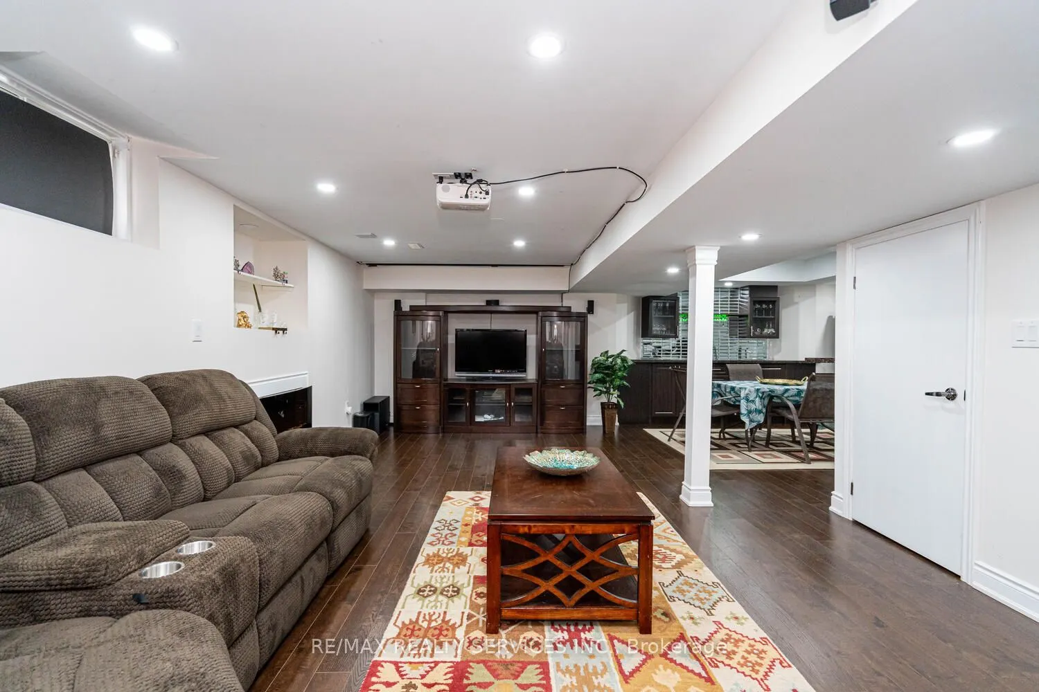 22 Sovereign's Gate