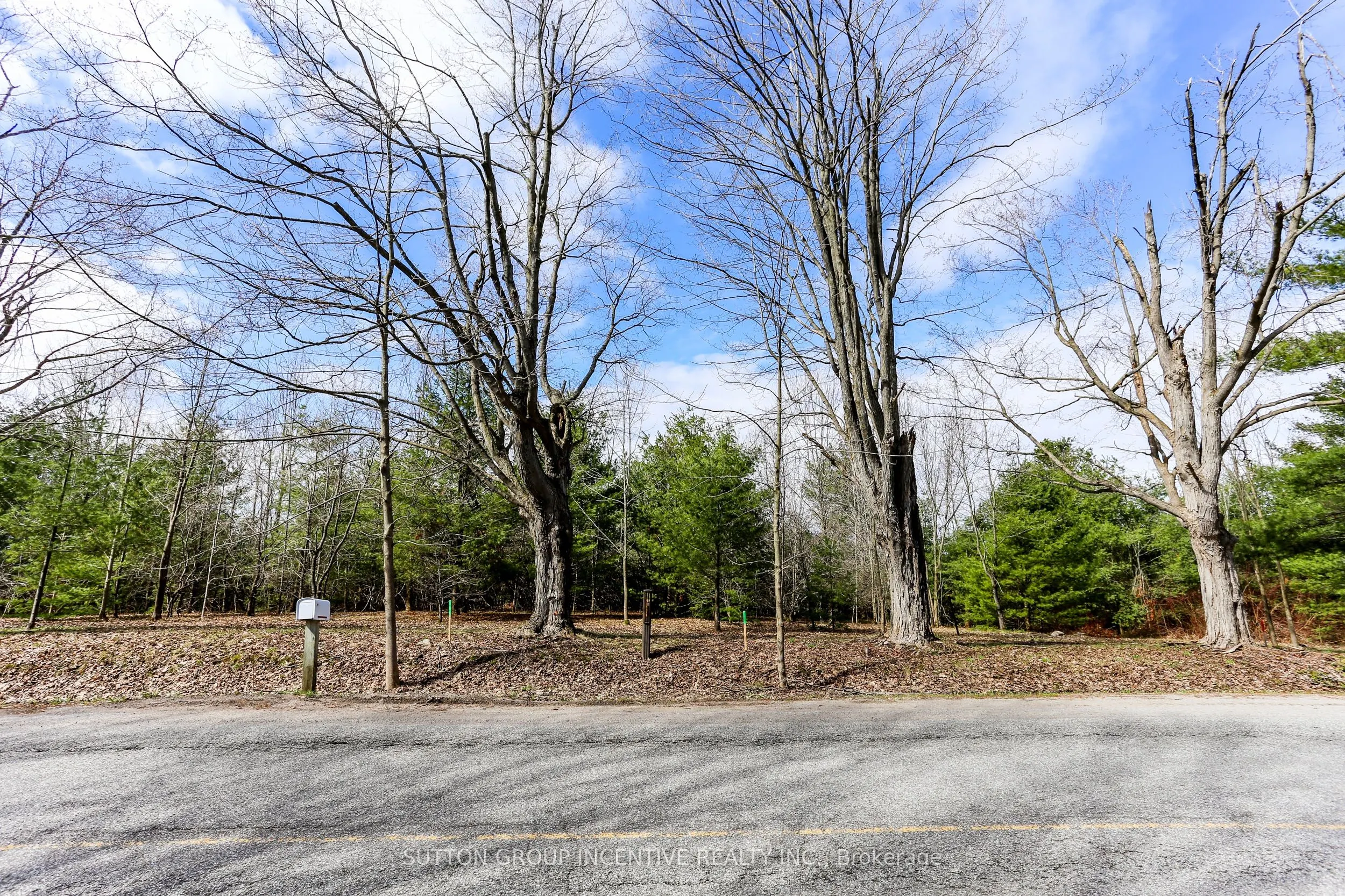 2790 Old Second Road S