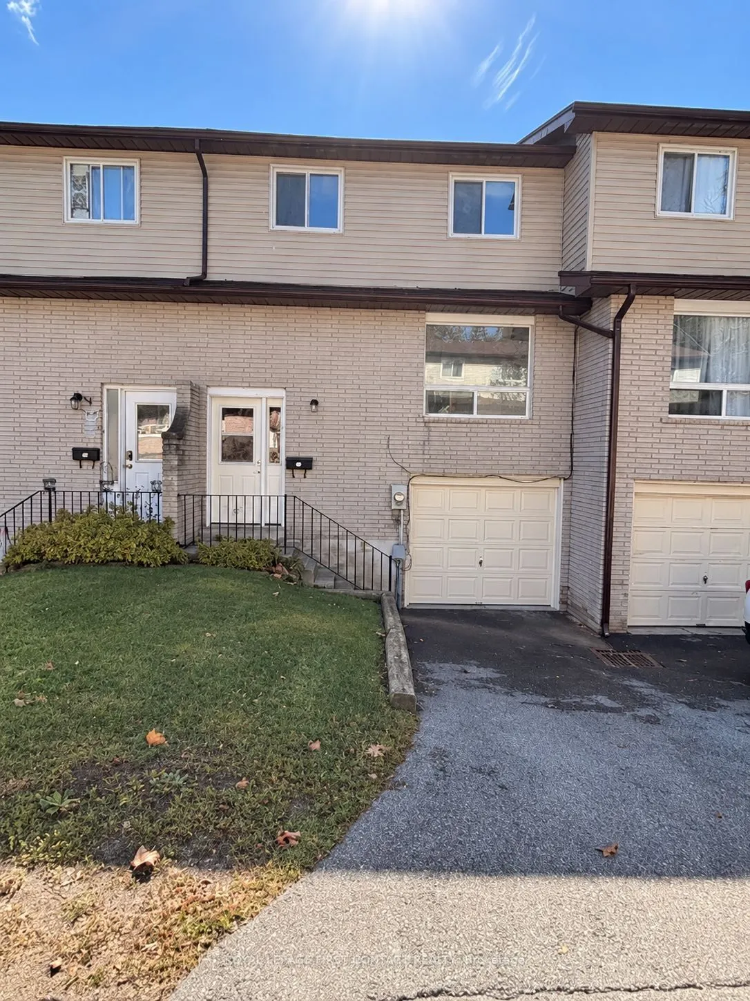 1095 Mississaga Street W #78