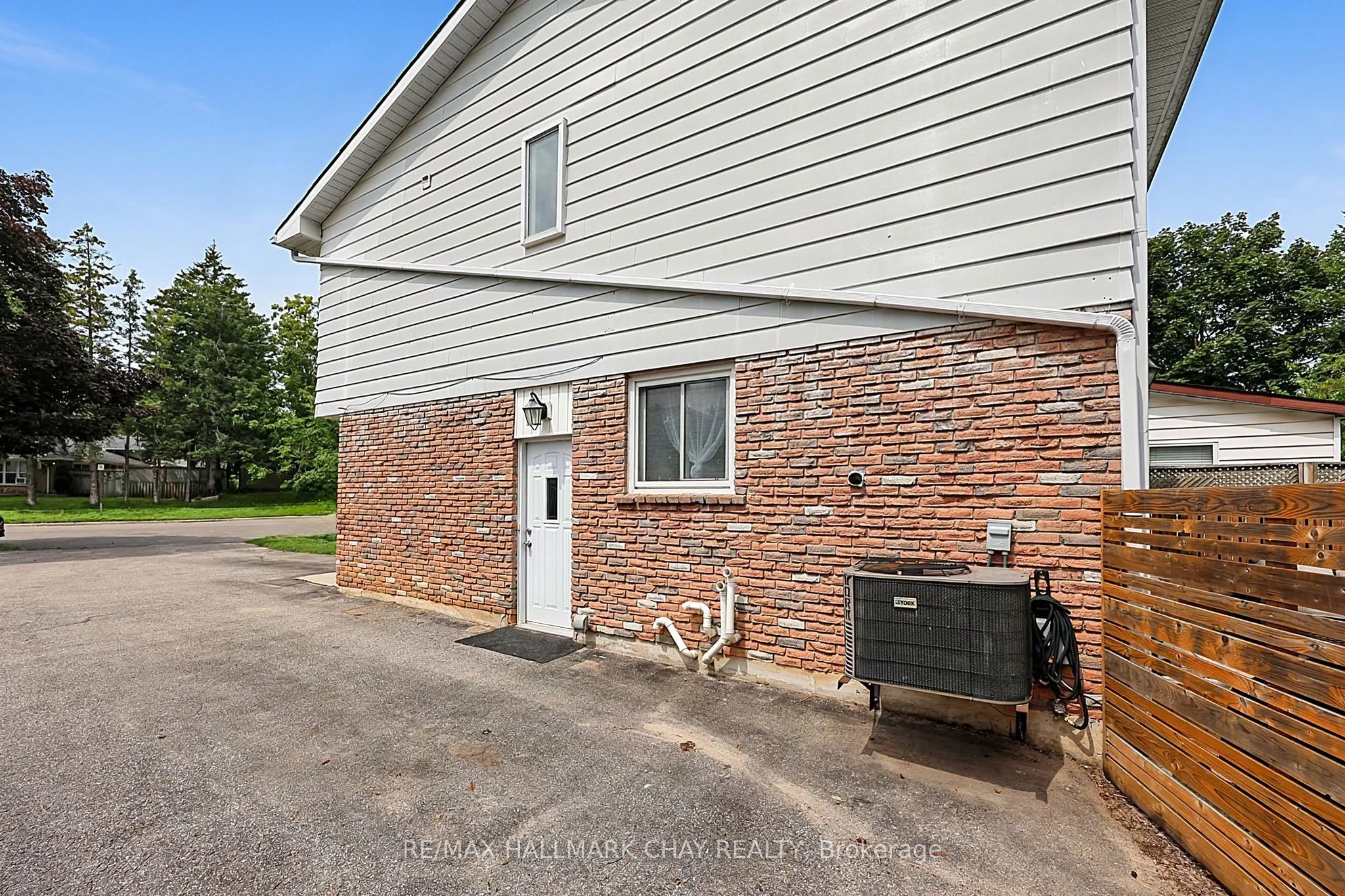 133 Daphne Crescent