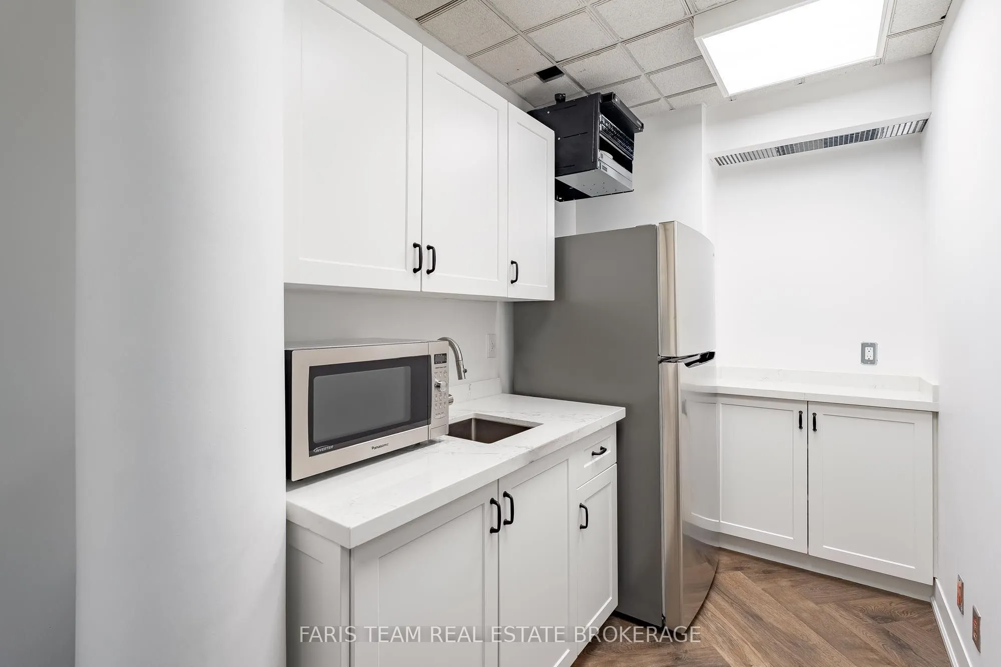 Office 2B-74 Mississaga Street E