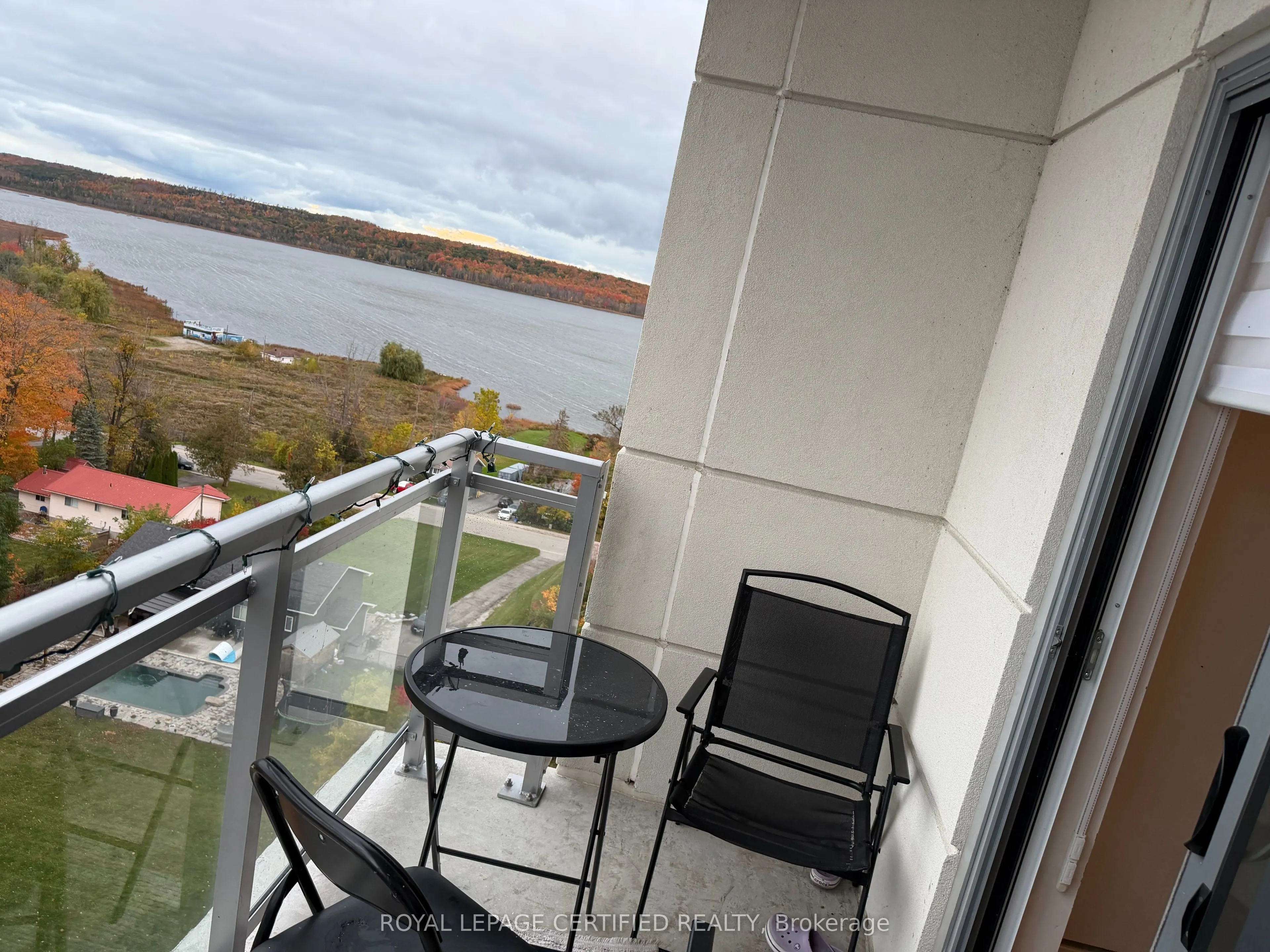 56 Lakeside Terrace #803