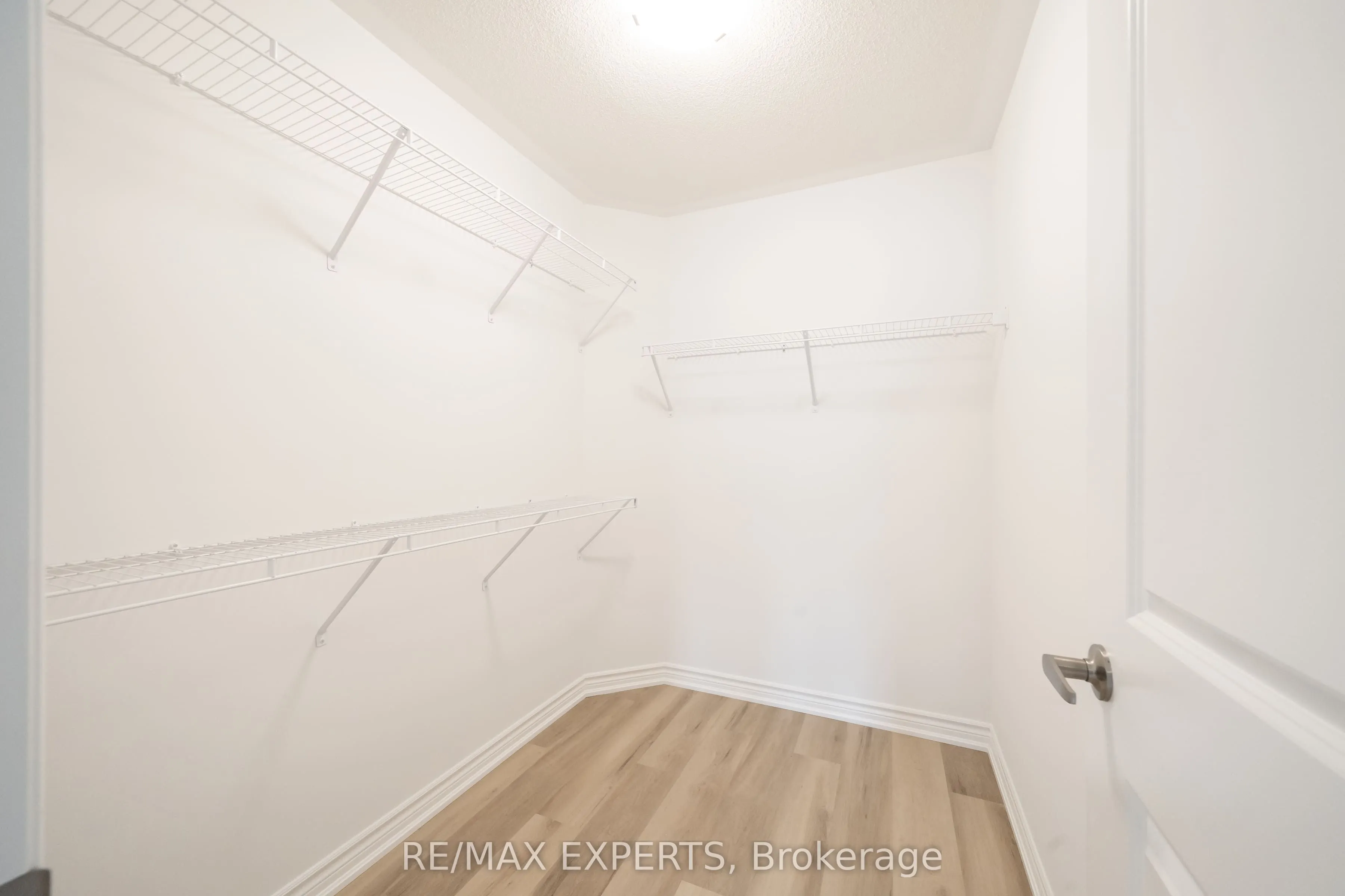 121 Vinewood Crescent