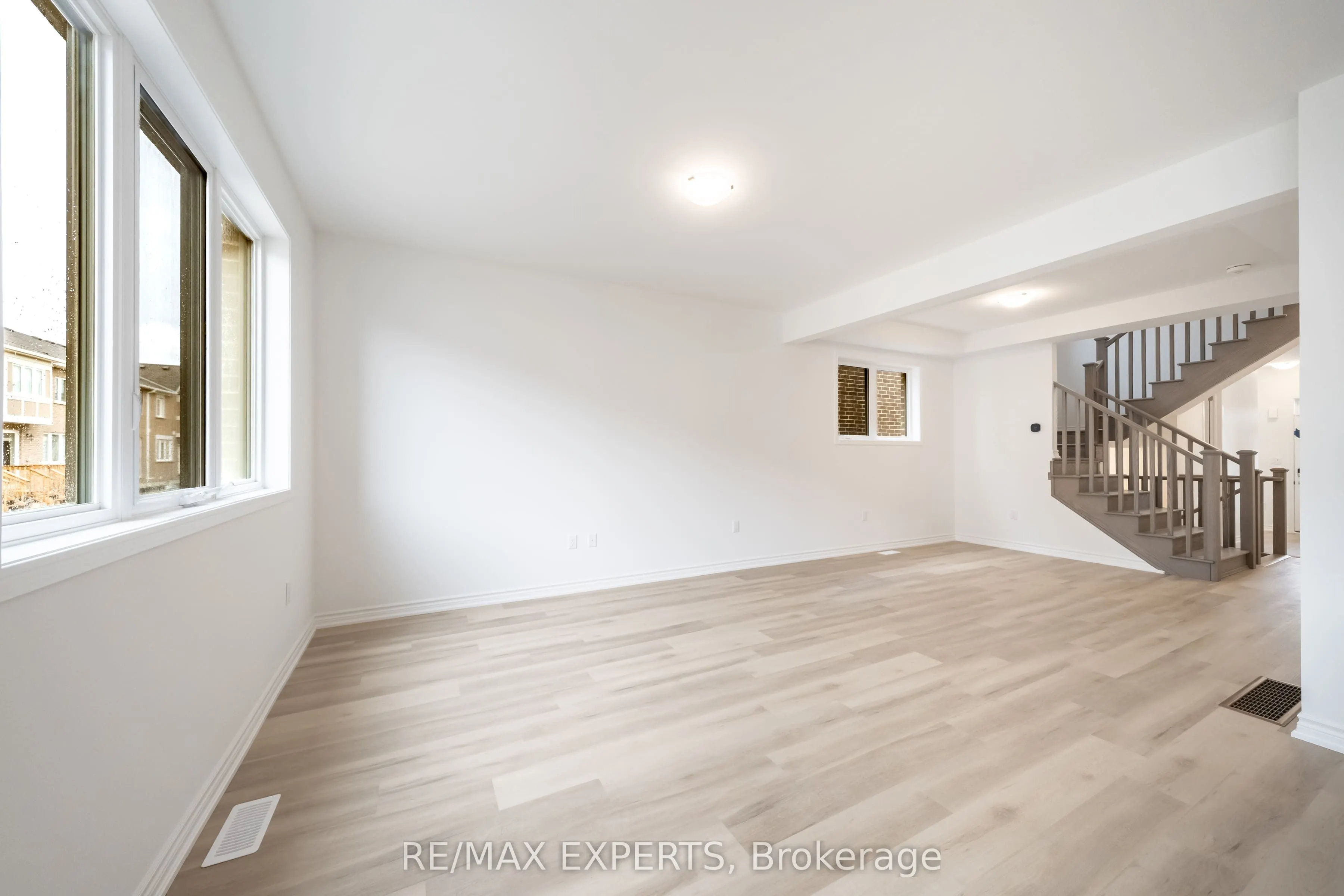 121 Vinewood Crescent