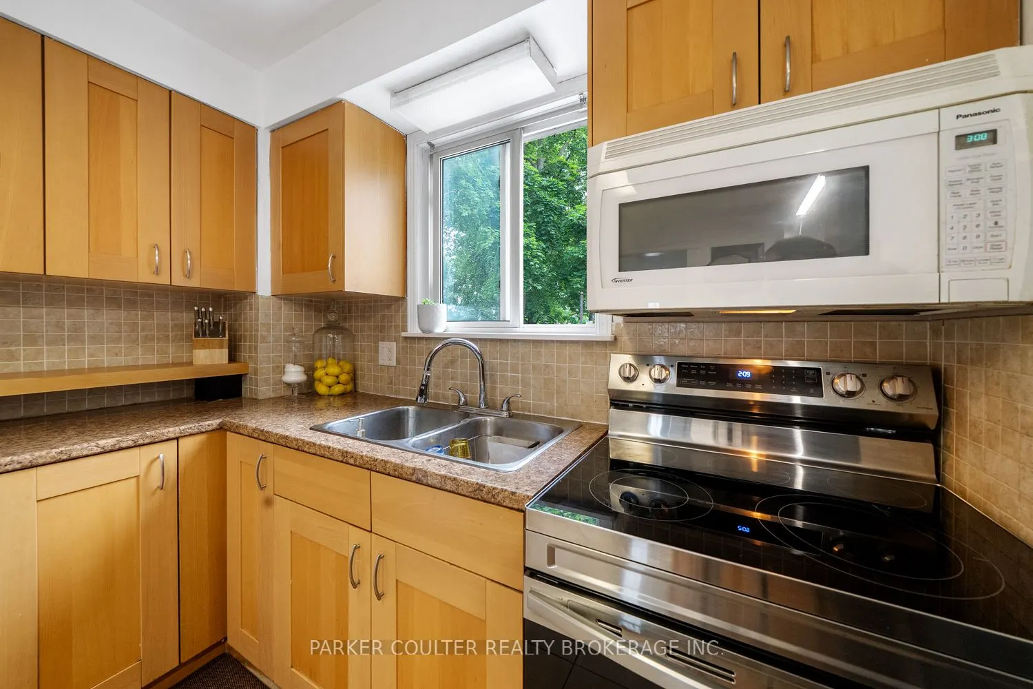 23 Chaucer Crescent