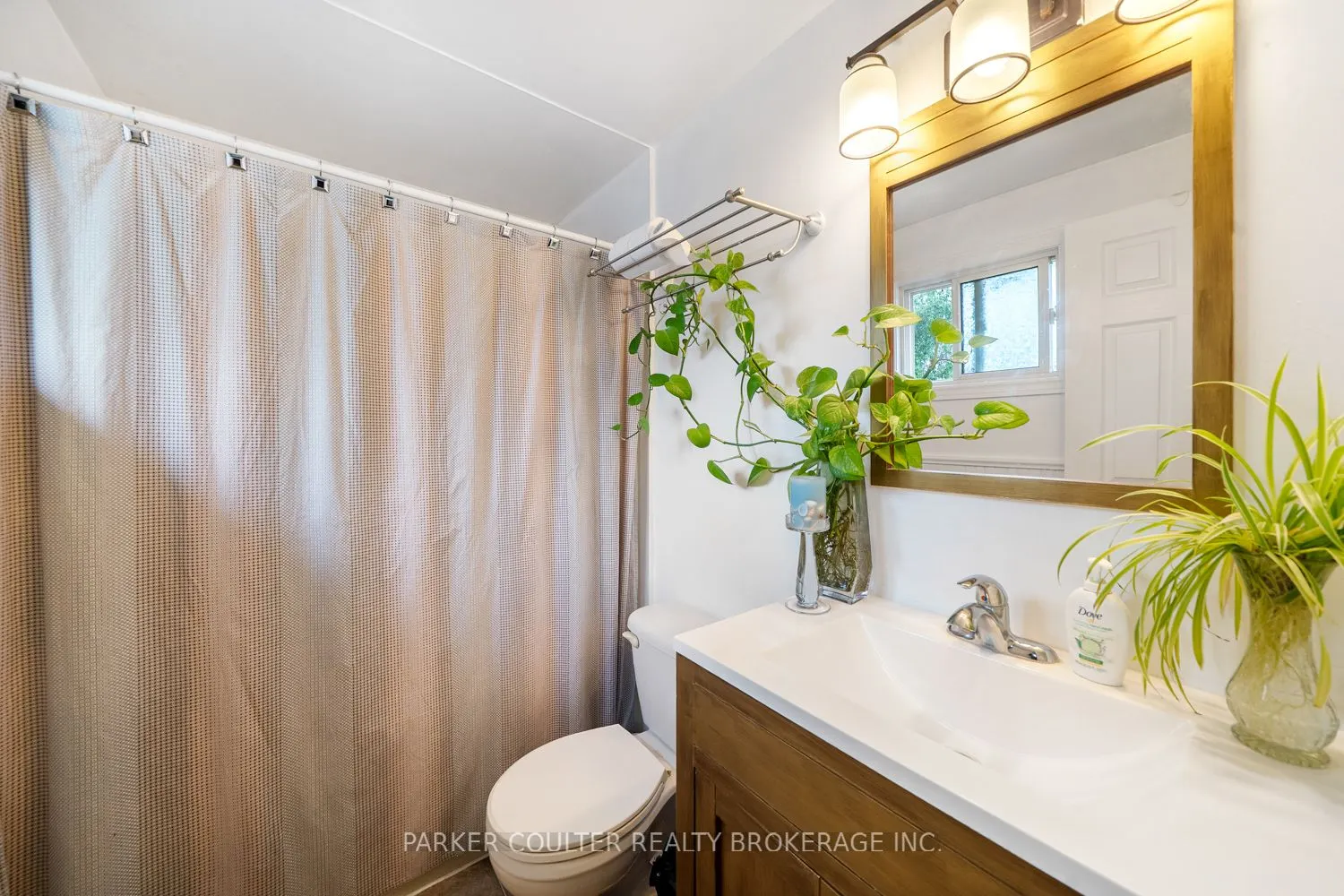23 Chaucer Crescent
