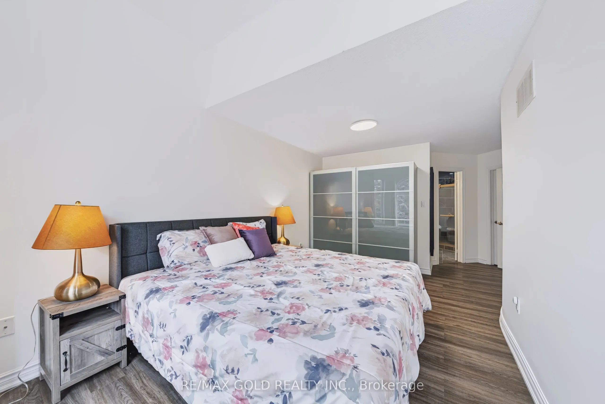43 Golden Meadow Road