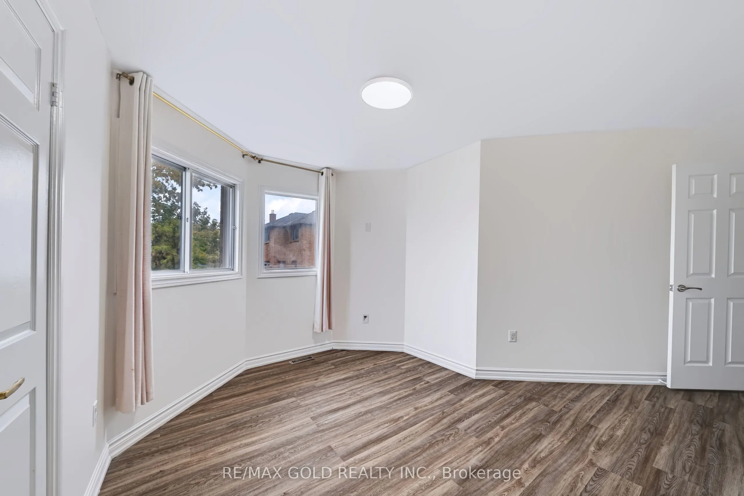 43 Golden Meadow Road
