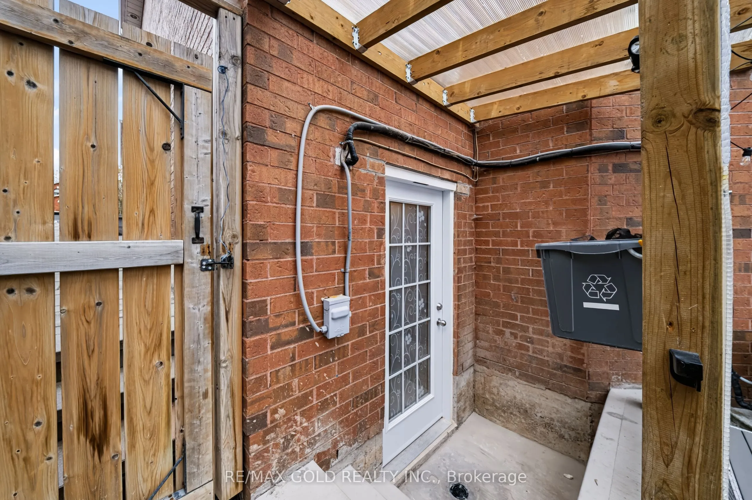 43 Golden Meadow Road