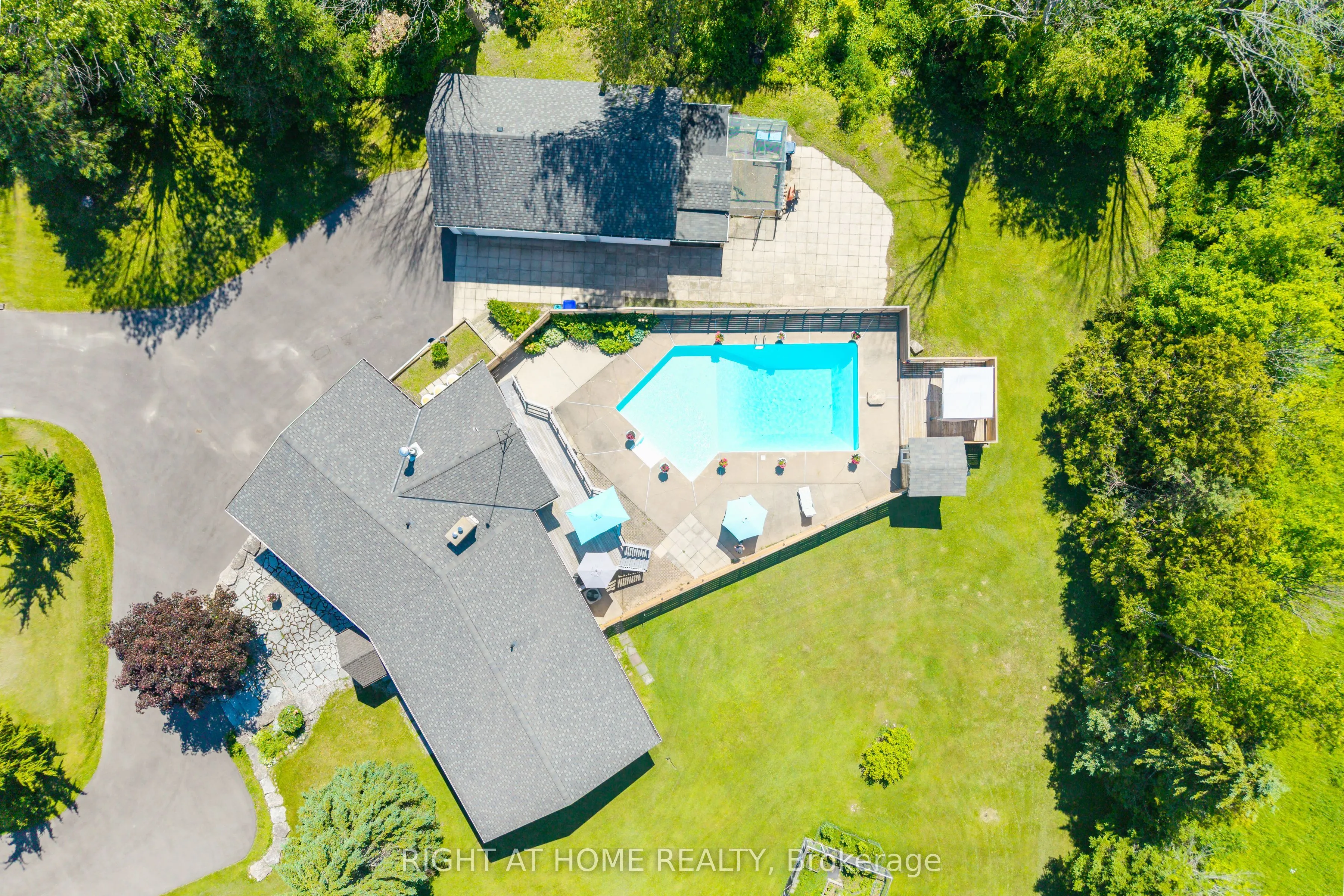 560 Concession Road 15 W