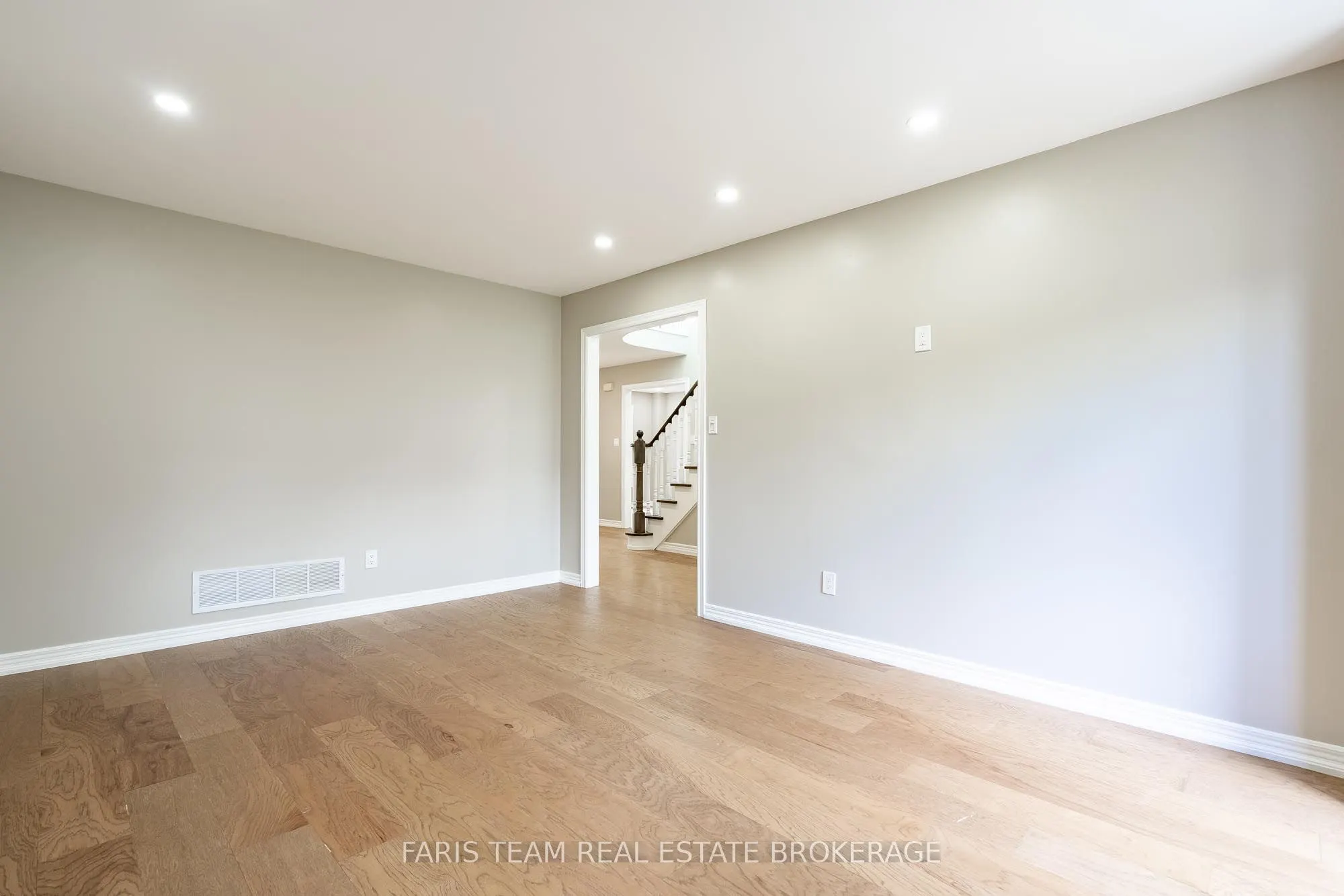 186 Ferndale Drive S