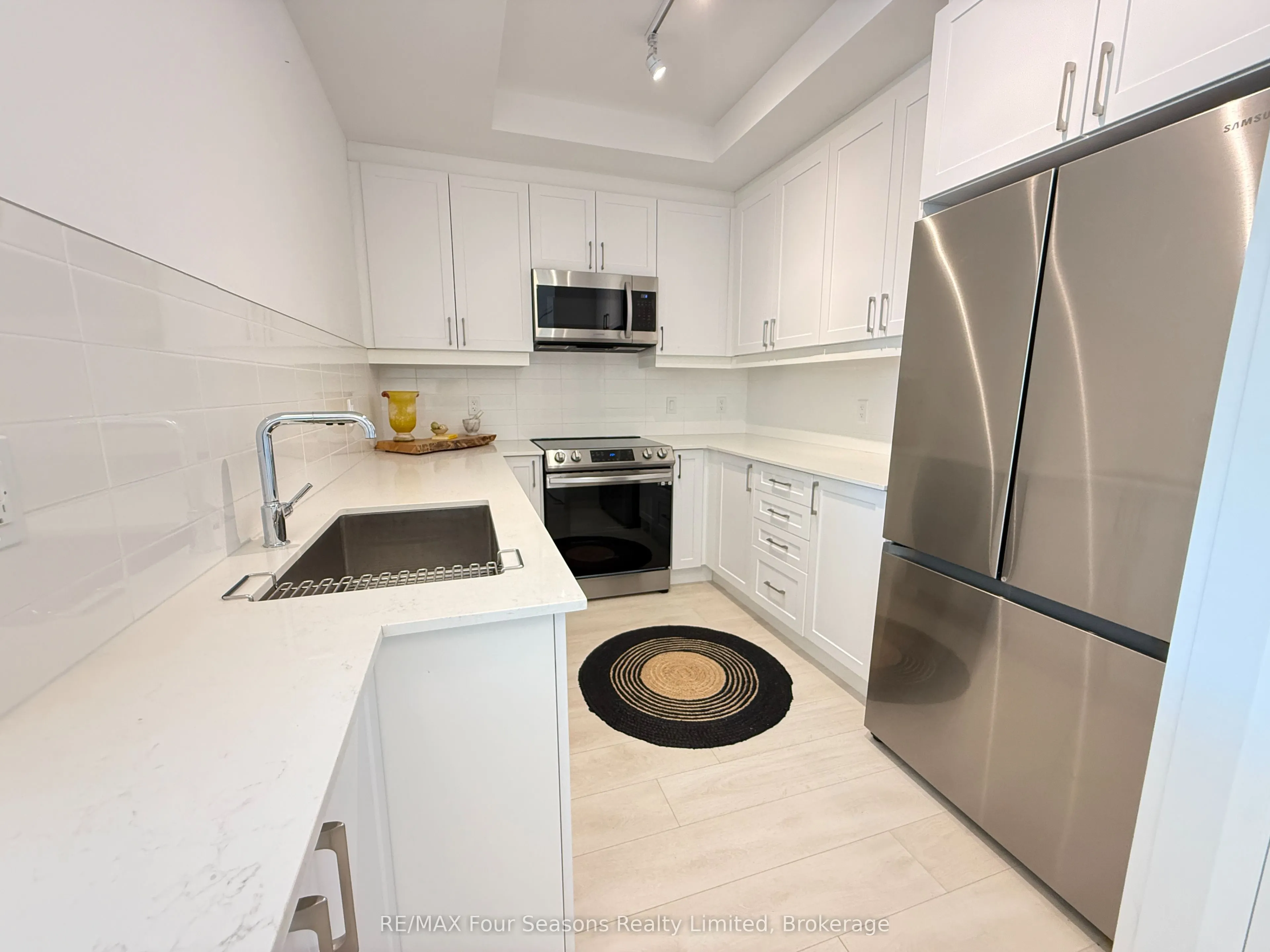 1 Hume Street W #514