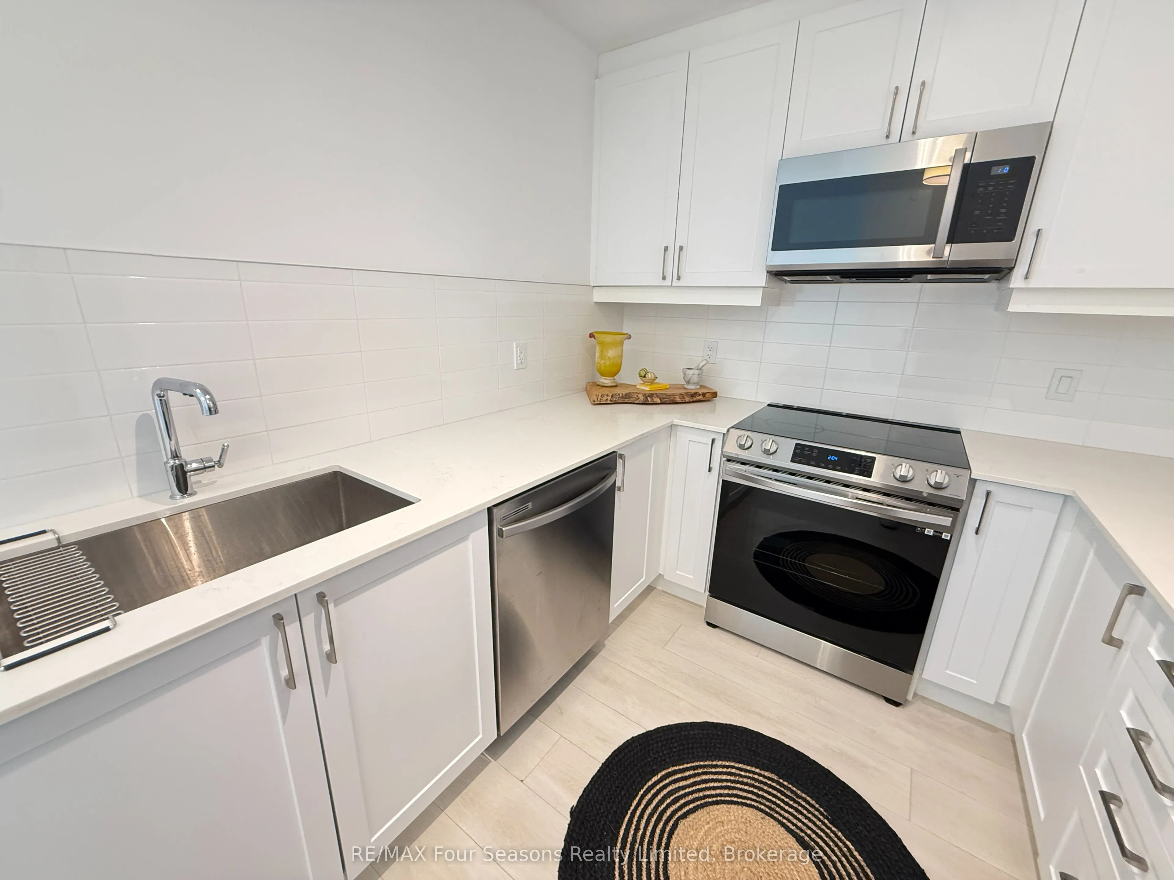 1 Hume Street W #514