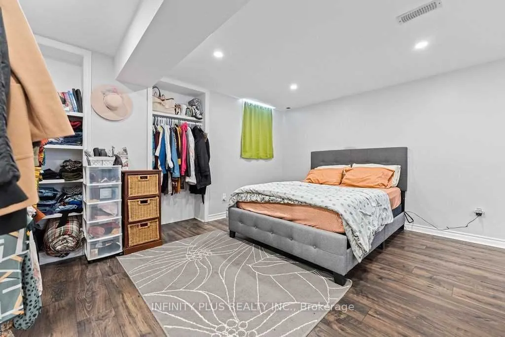 10 Sandalwood Court