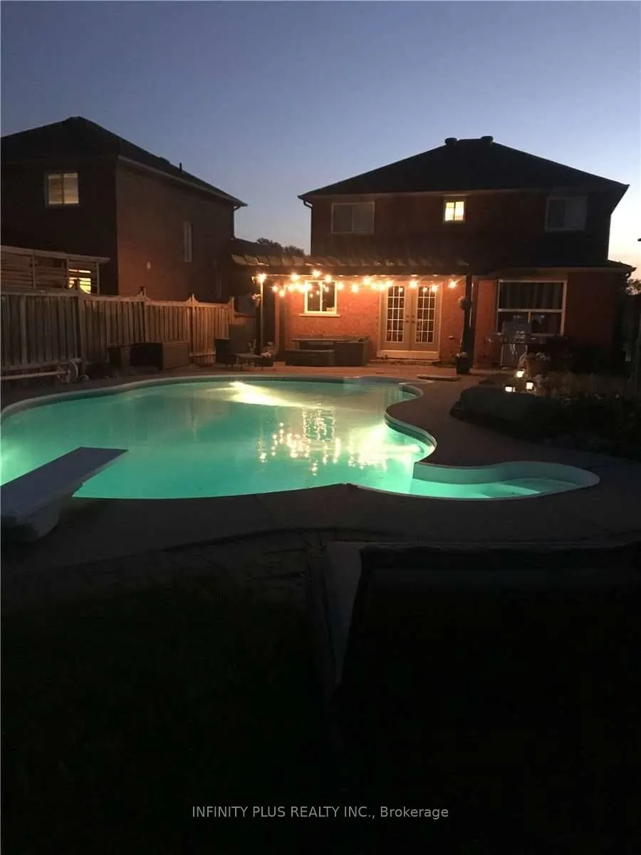 10 Sandalwood Court
