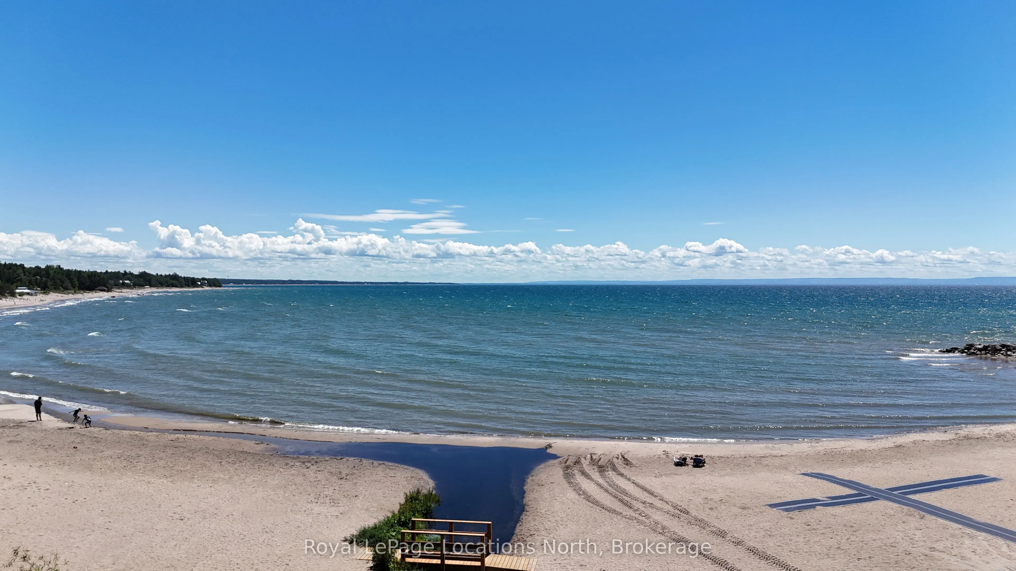 11 Tiny Beaches Road N