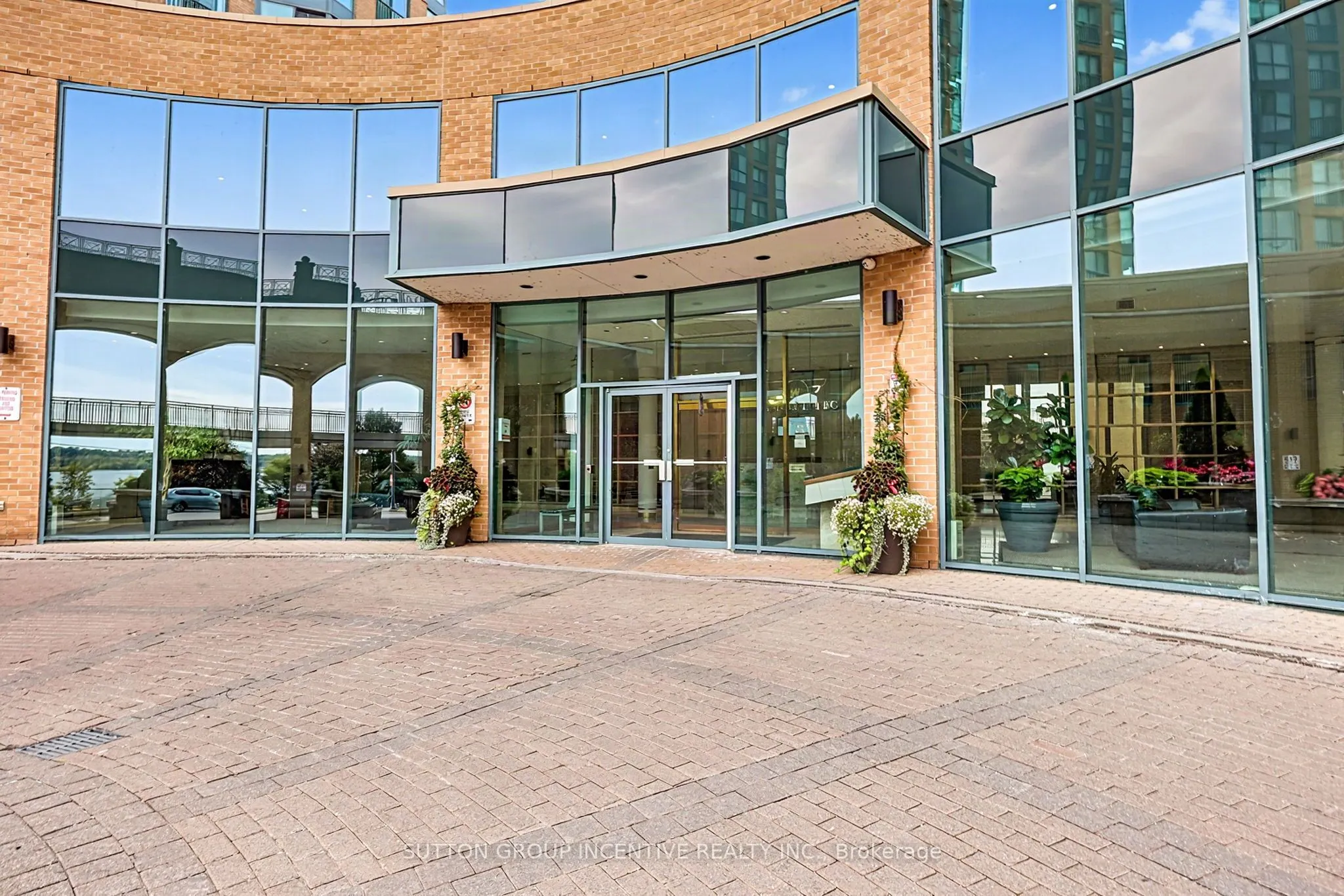 140 Dunlop Street E #304