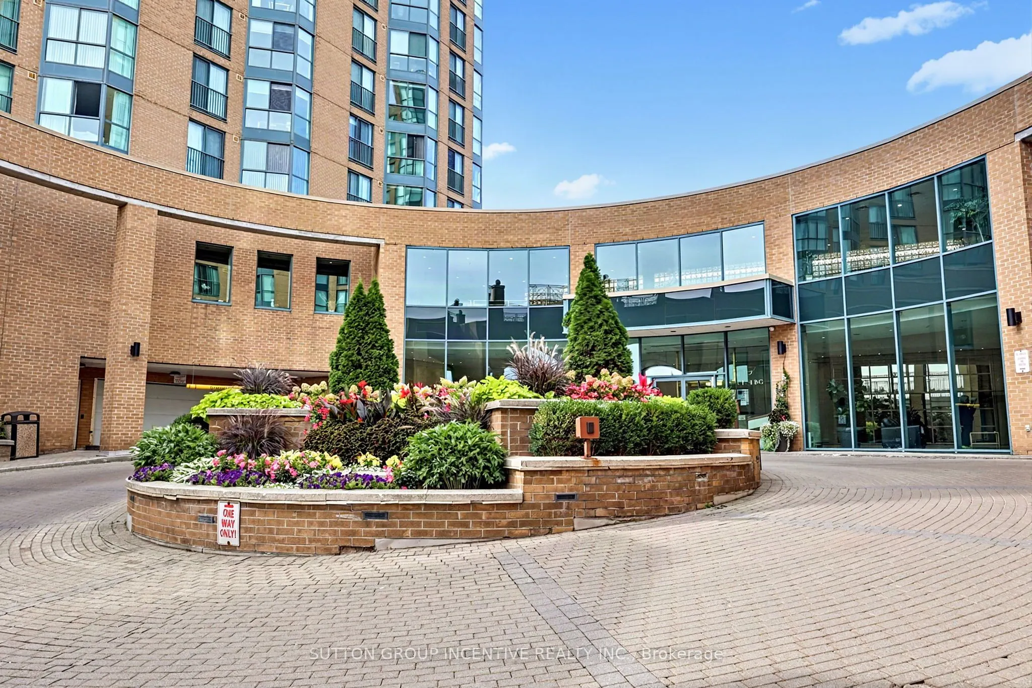 140 Dunlop Street E #304