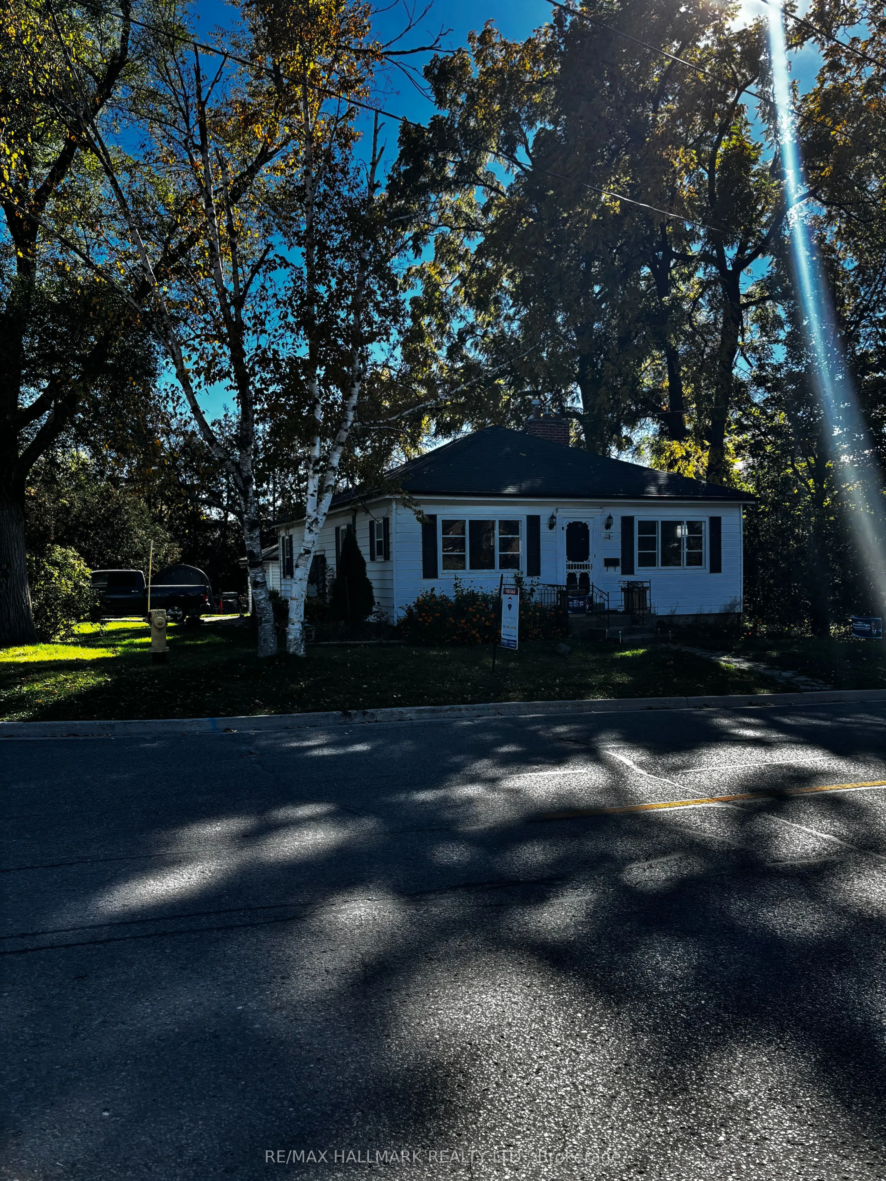 81 Wellington Street E
