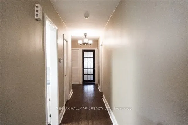 81 Wellington Street E