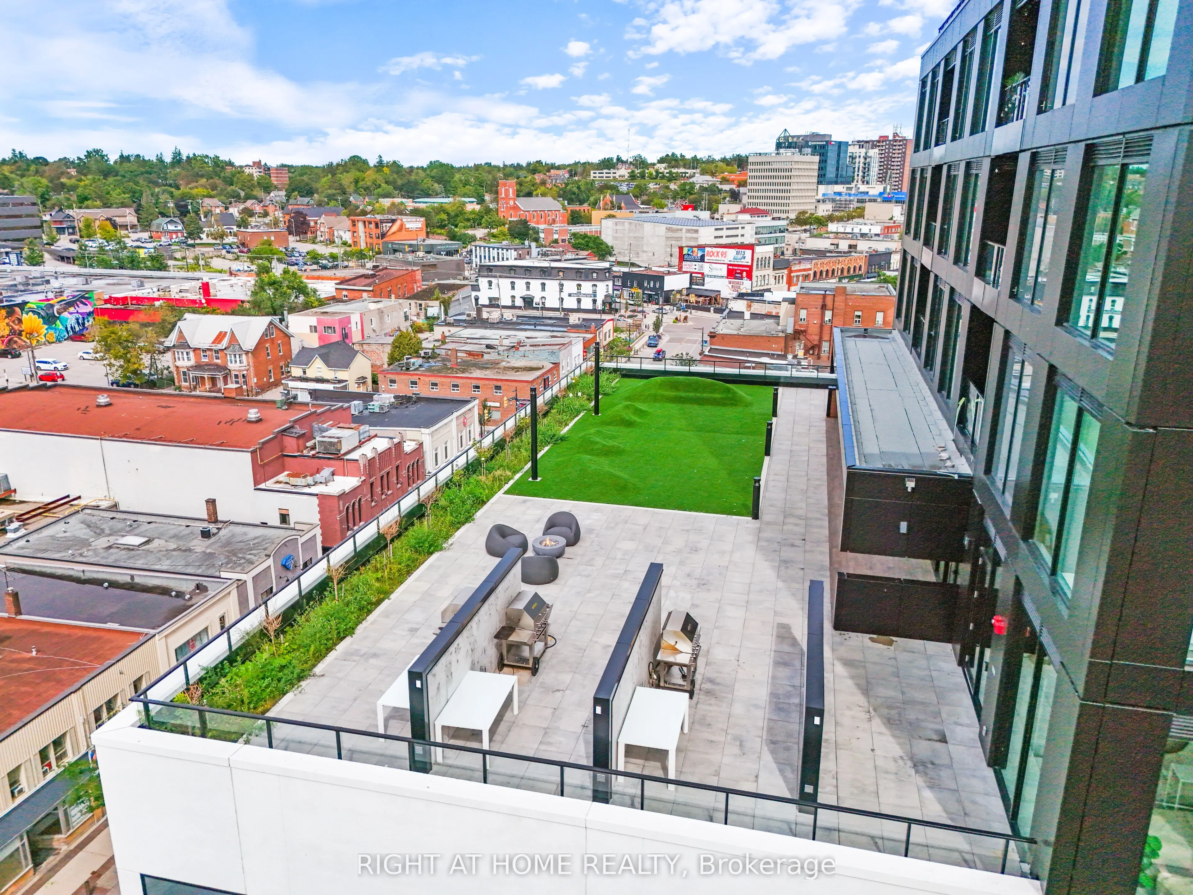 39 Mary Street #2407