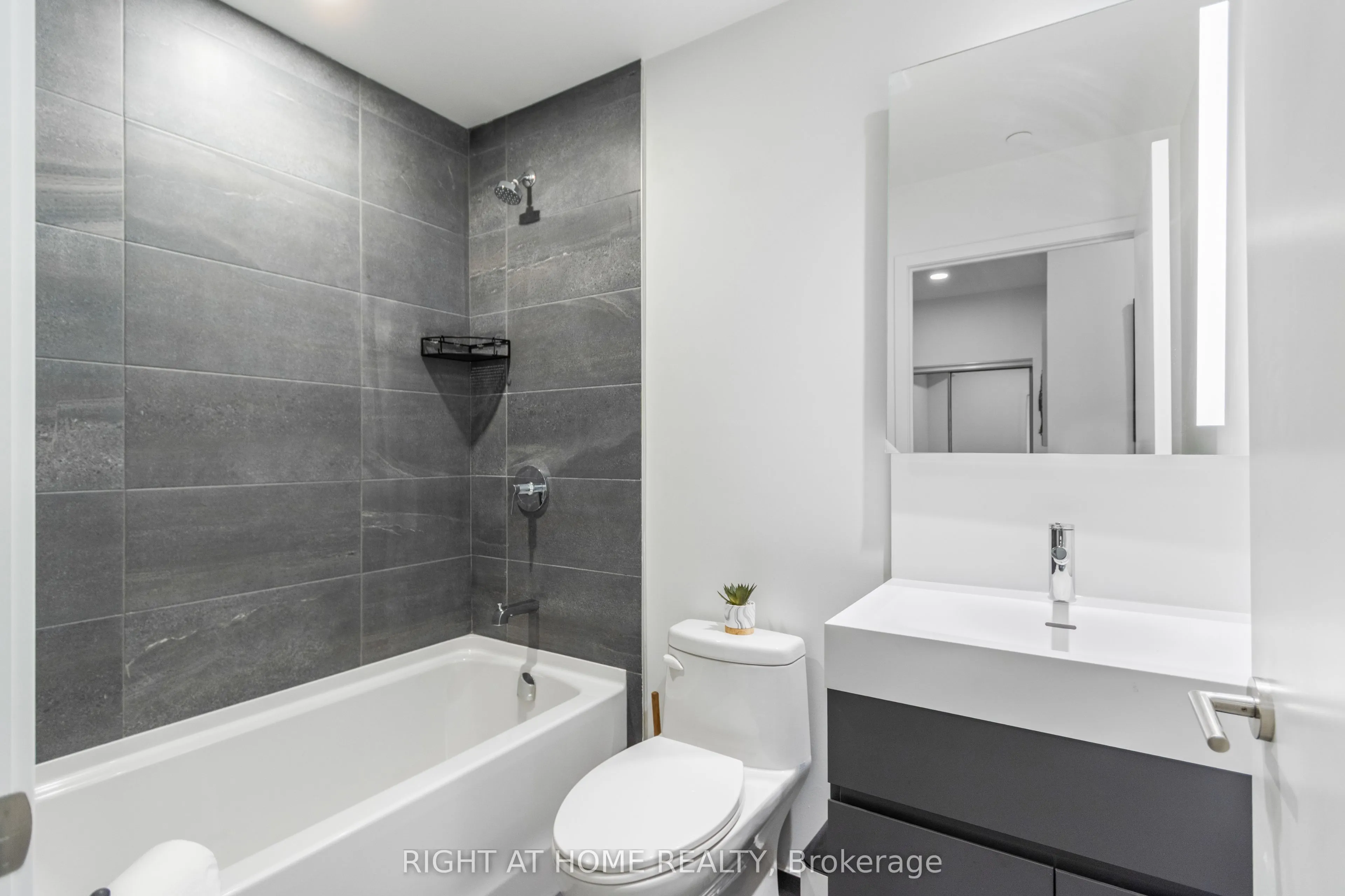 39 Mary Street #2407