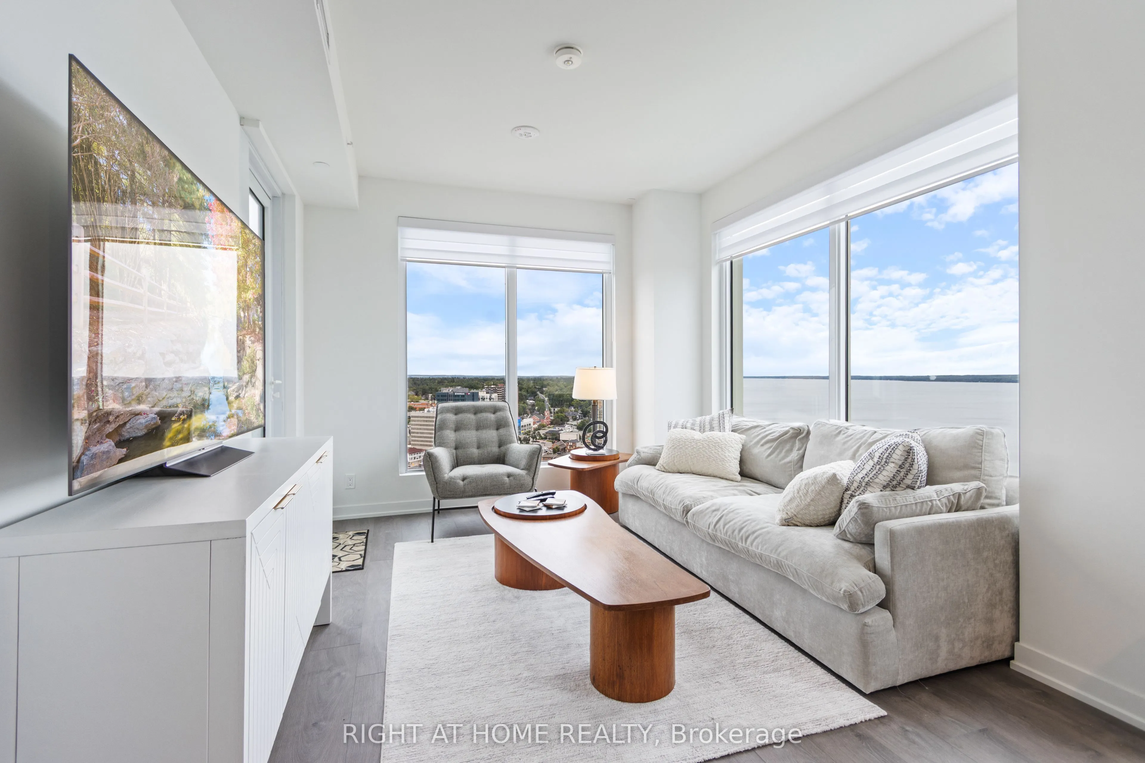 39 Mary Street #2407