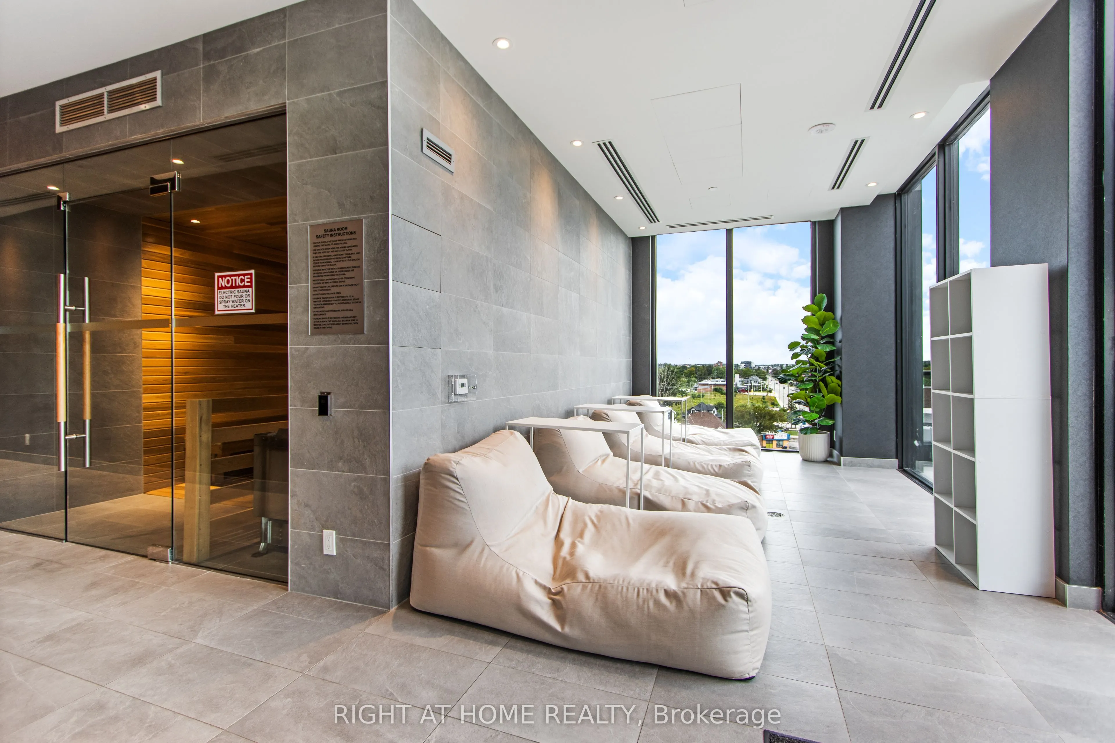 39 Mary Street #2407