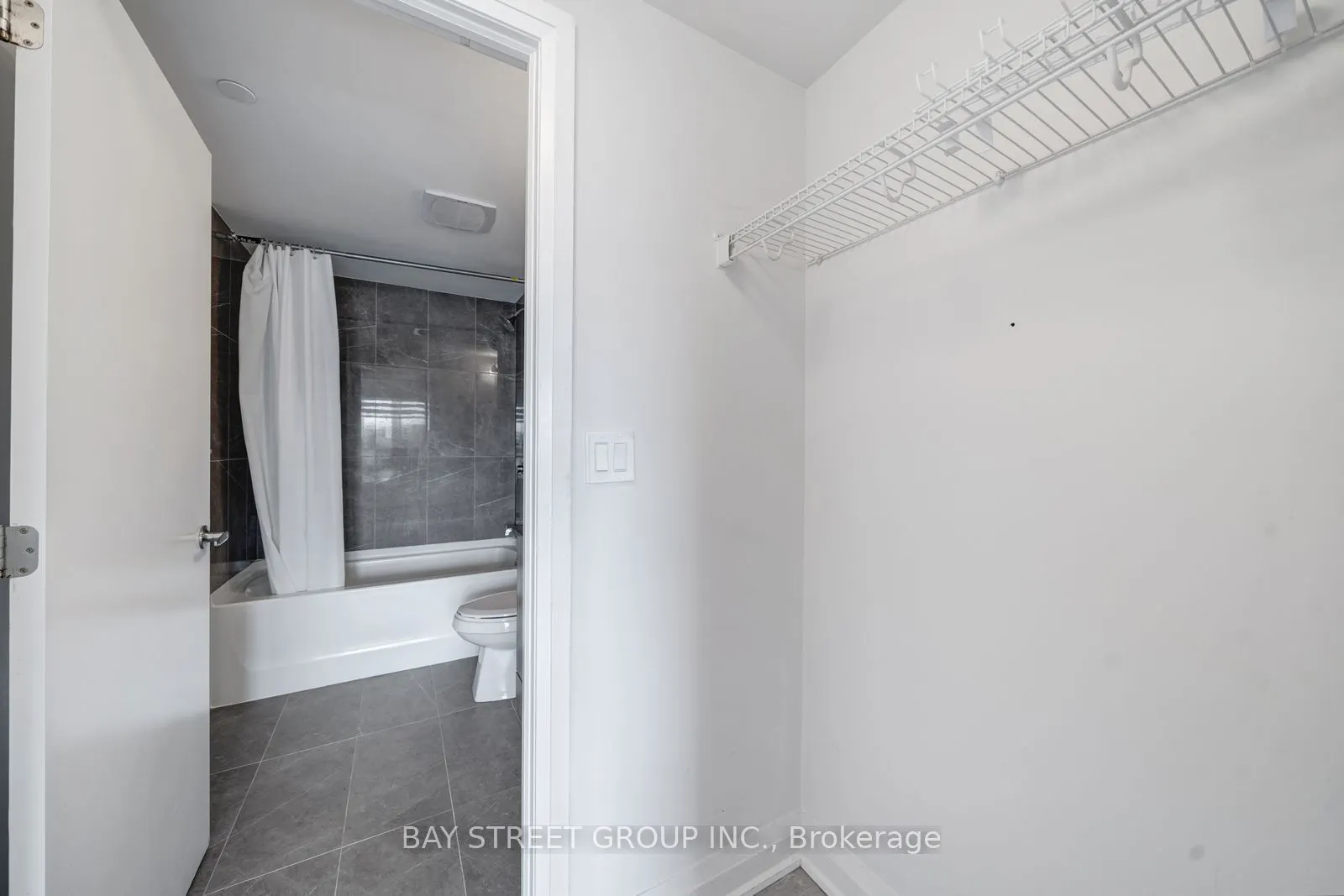 58 Lakeside Terrace #1011