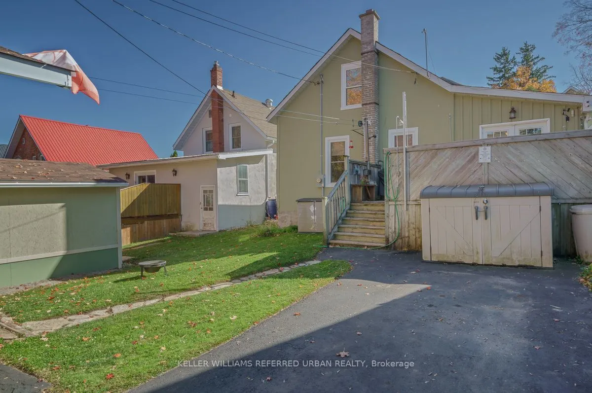 558 Elizabeth Street