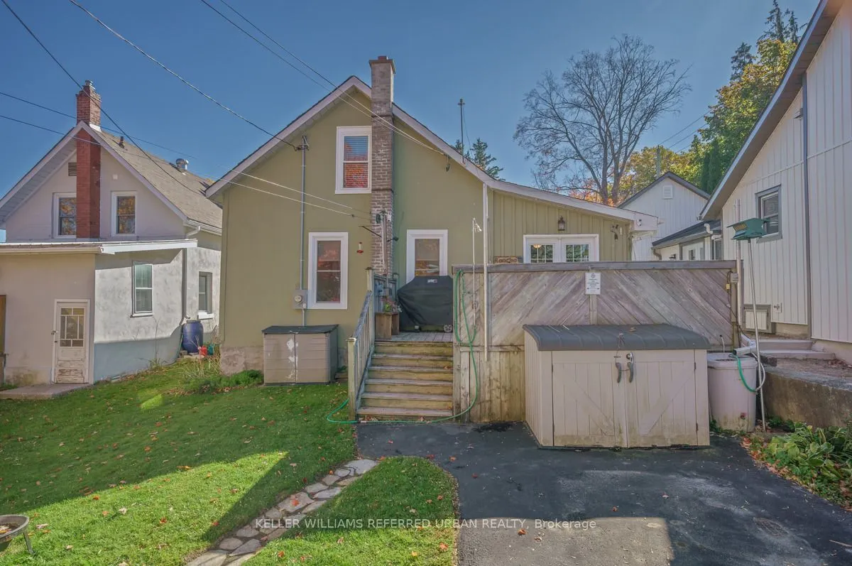558 Elizabeth Street