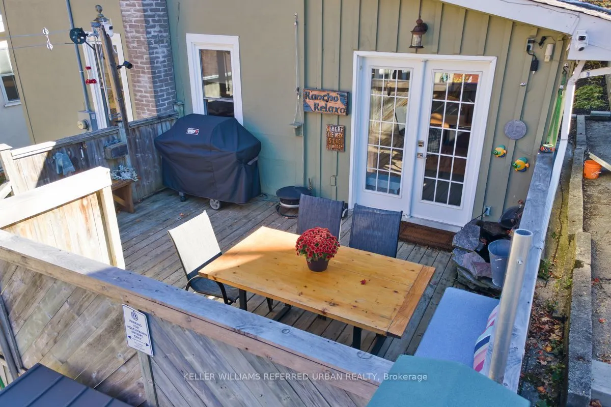 558 Elizabeth Street