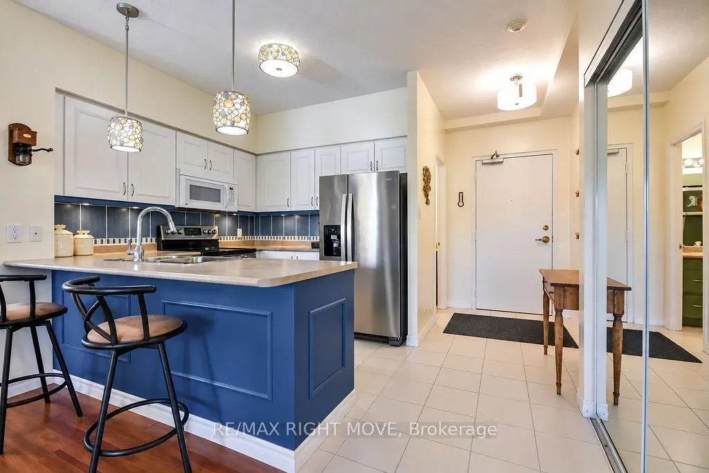 9 Westmount Drive S #Unit 302