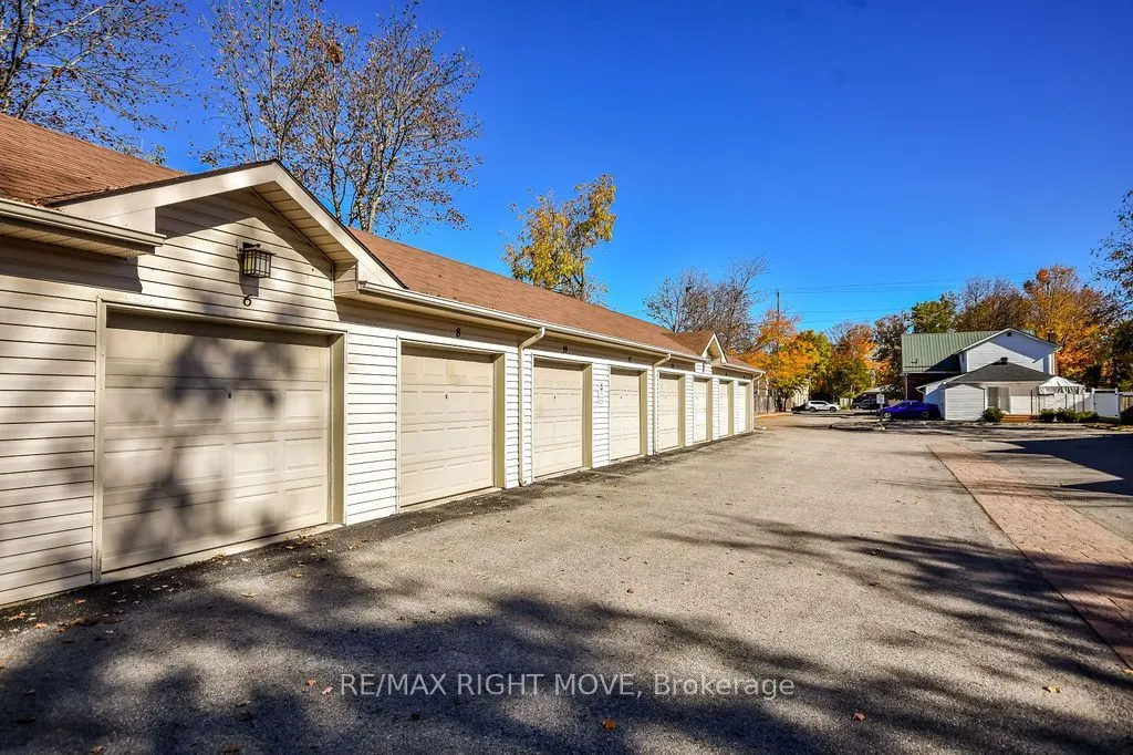 9 Westmount Drive S #Unit 302