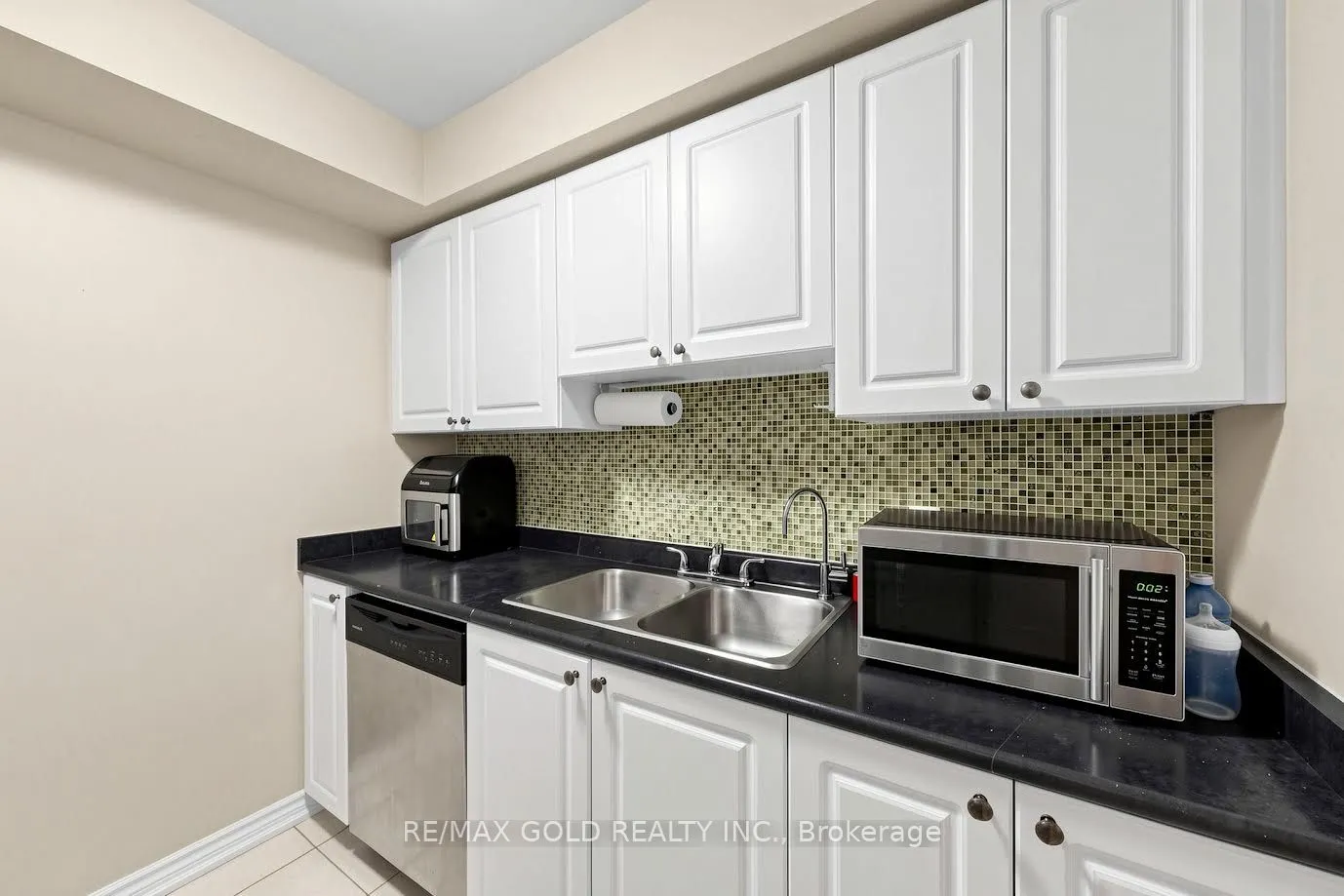 57 Ferndale Drive S #9