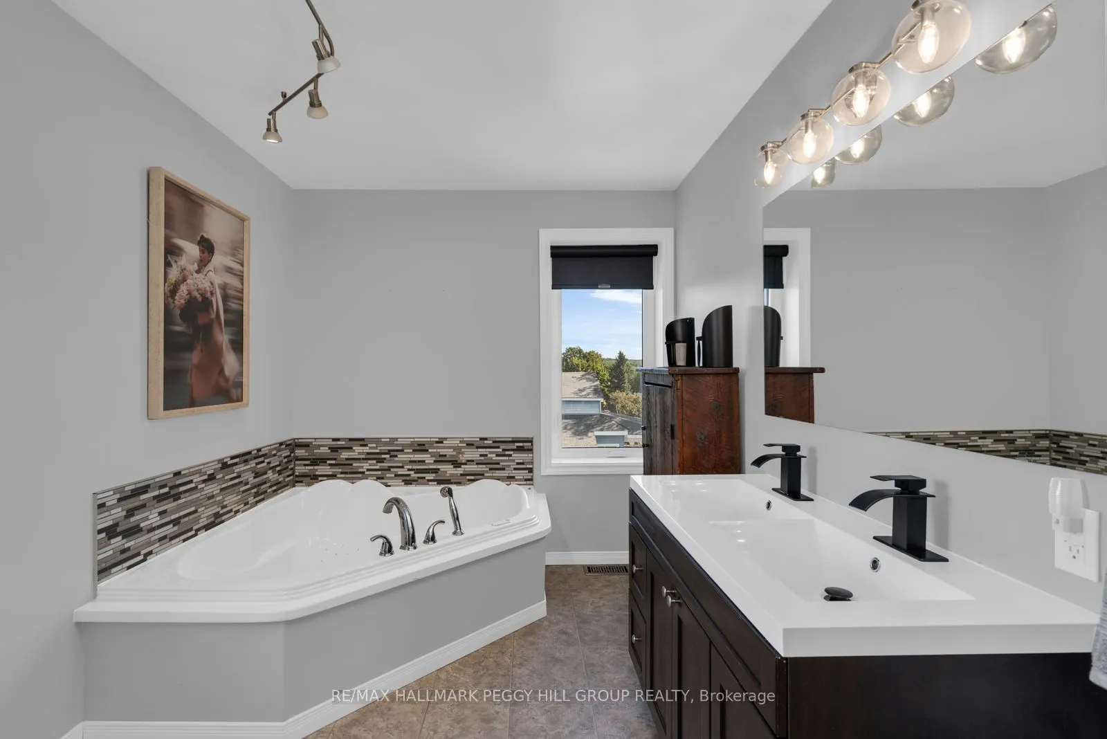 312 Lafontaine Road W