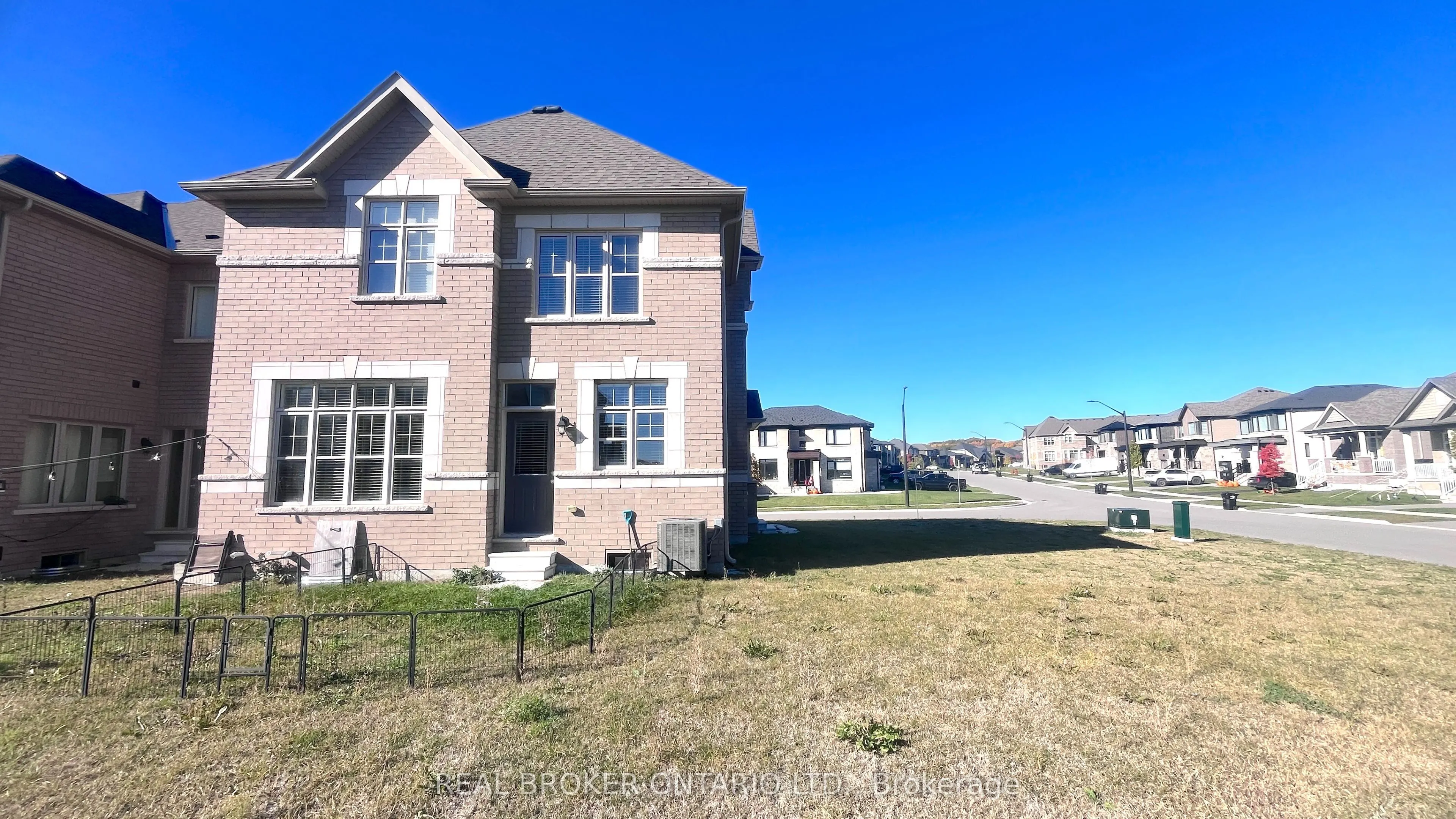 77 FEDERICA Crescent