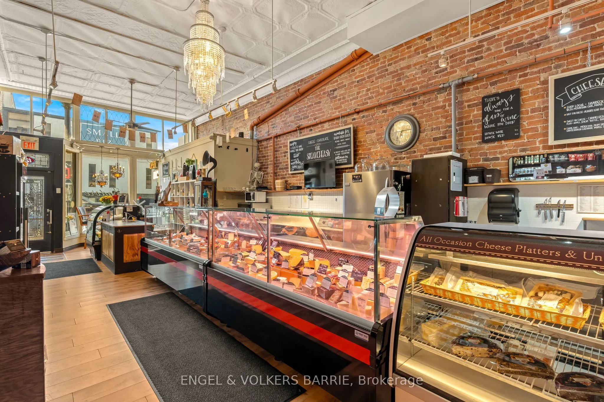 123 Dunlop Street E