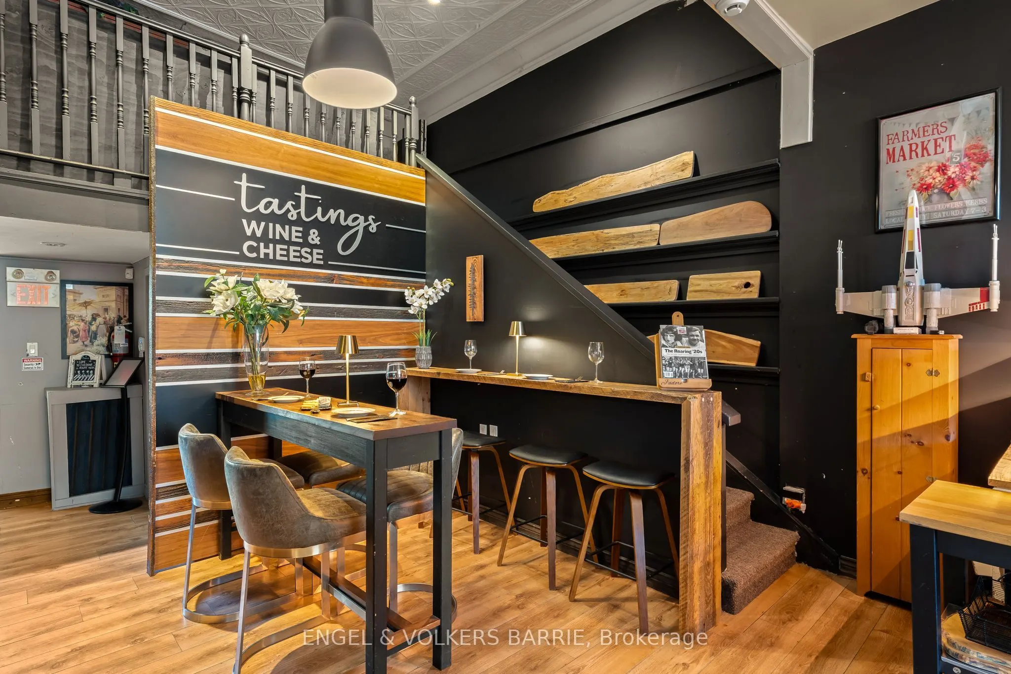 123 Dunlop Street E