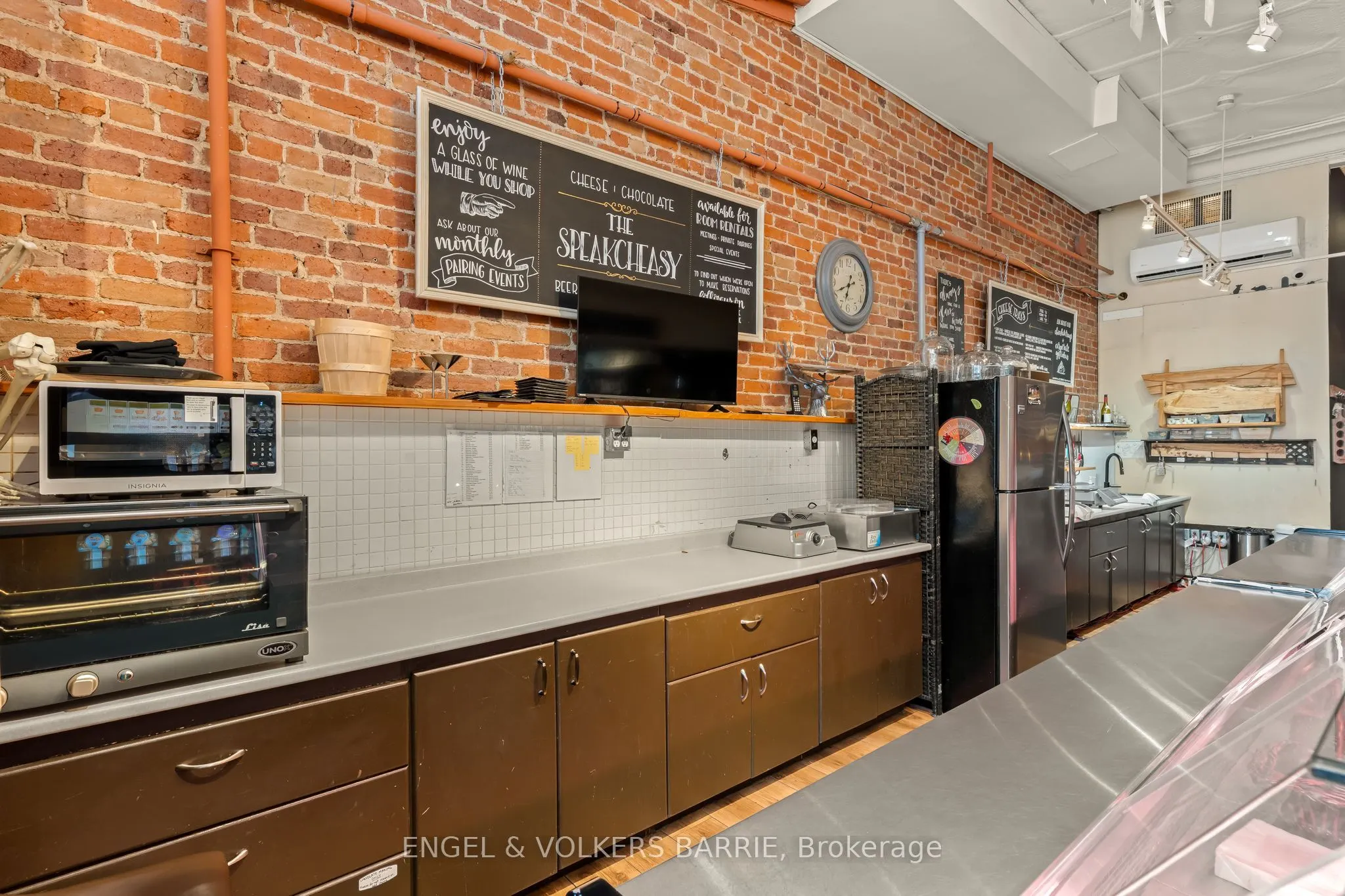 123 Dunlop Street E