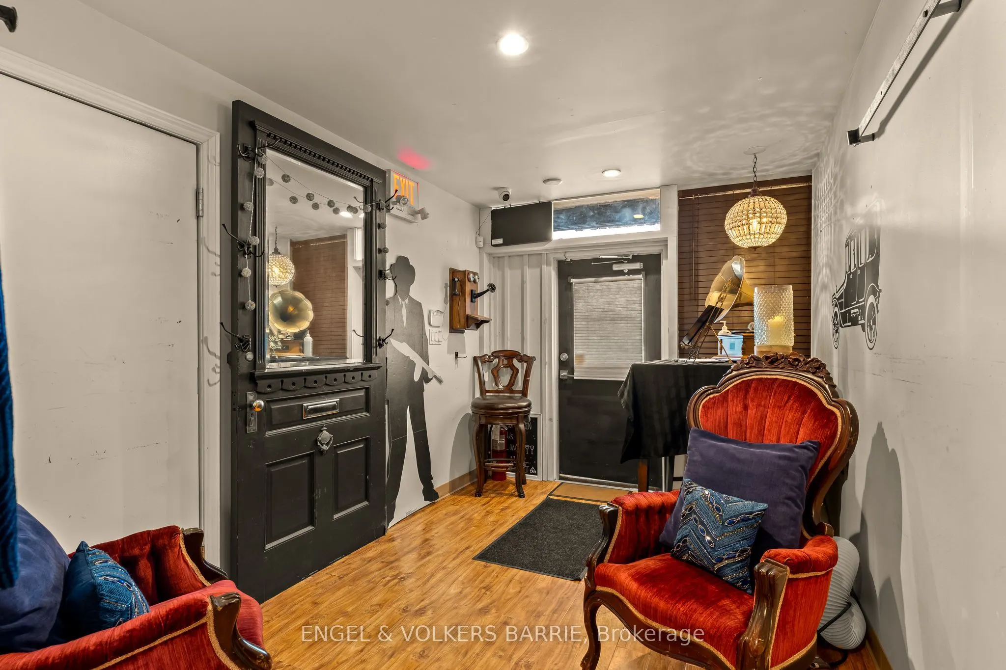 123 Dunlop Street E