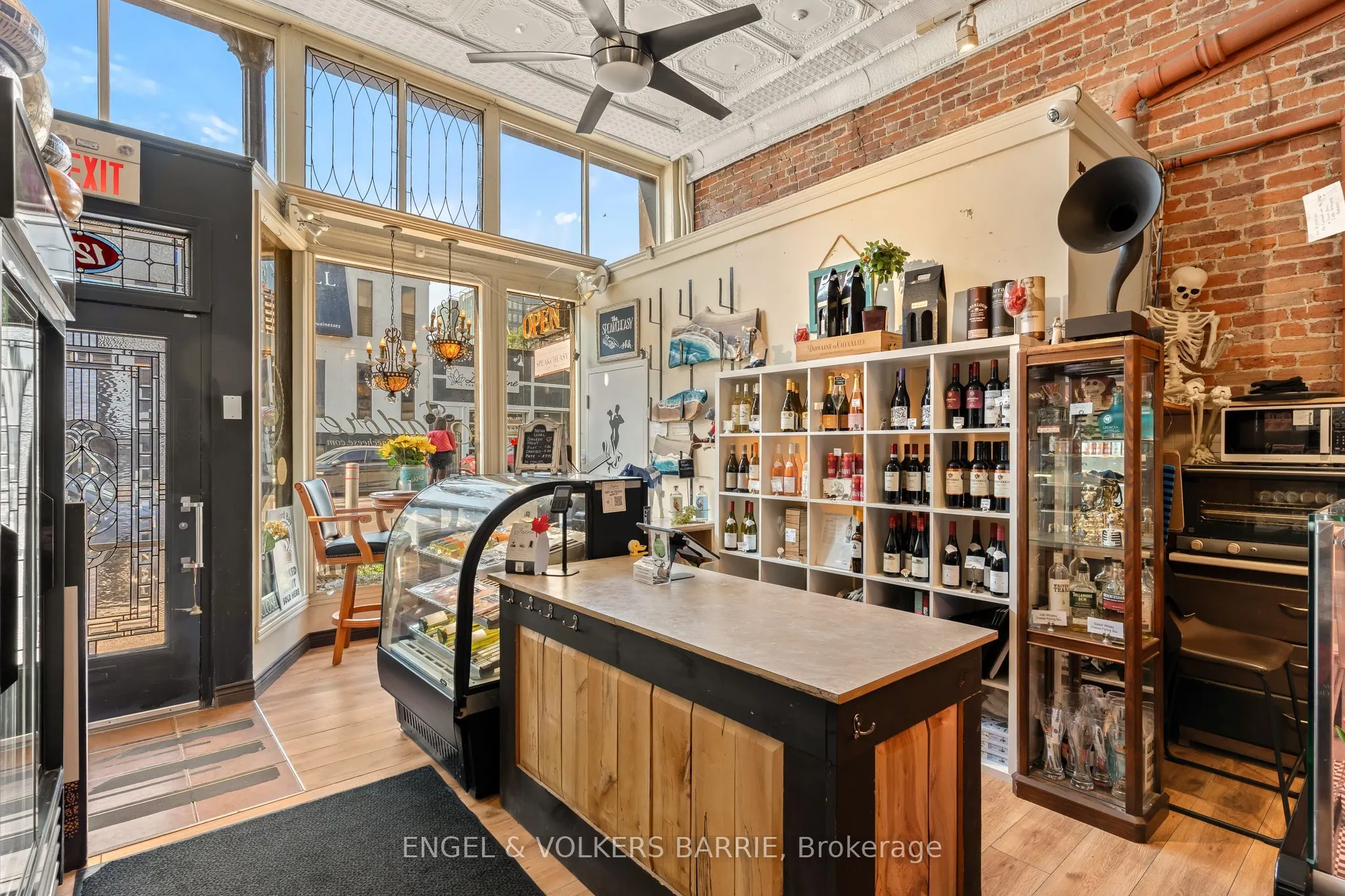 123 Dunlop Street E