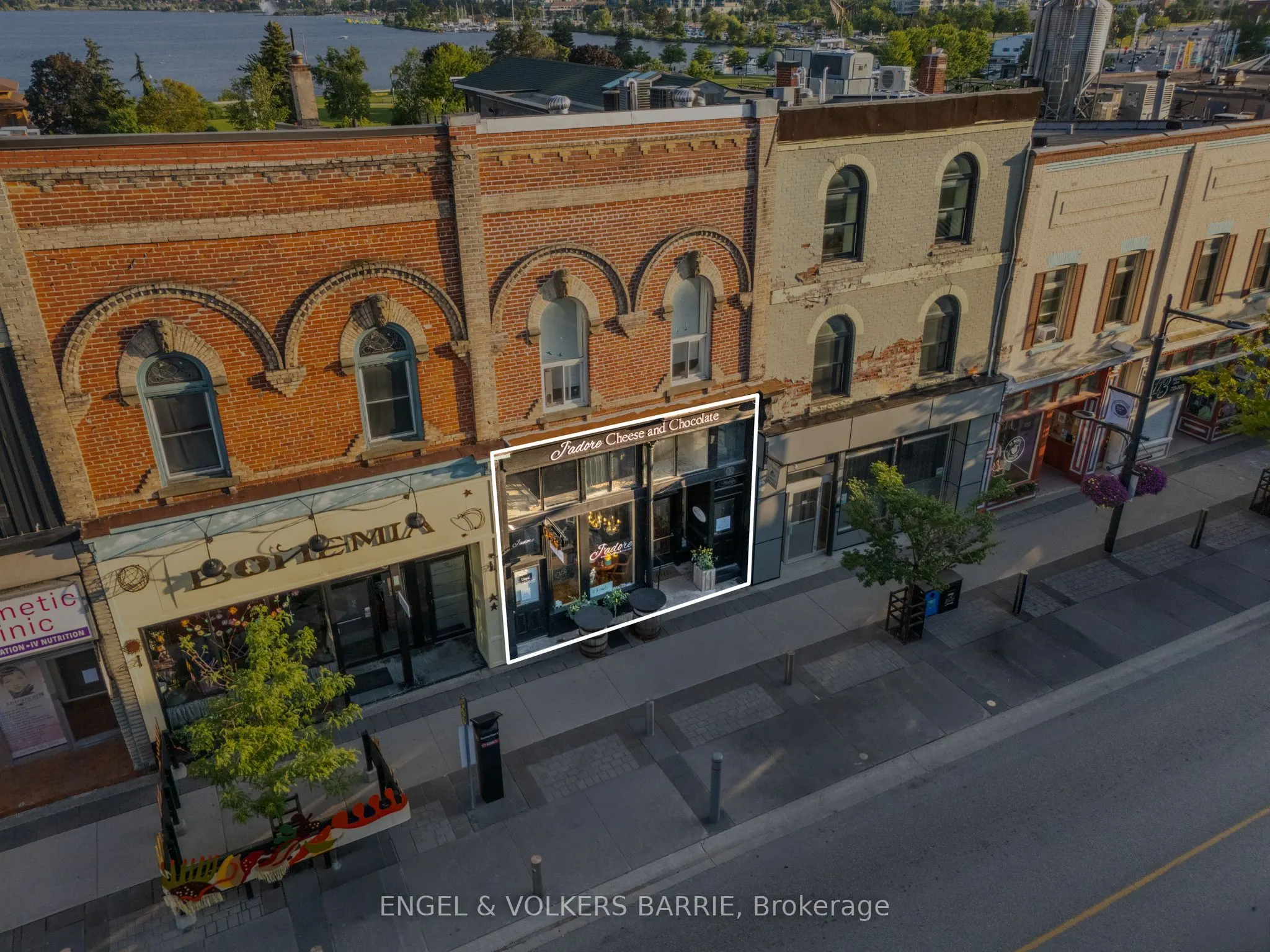 123 Dunlop Street E