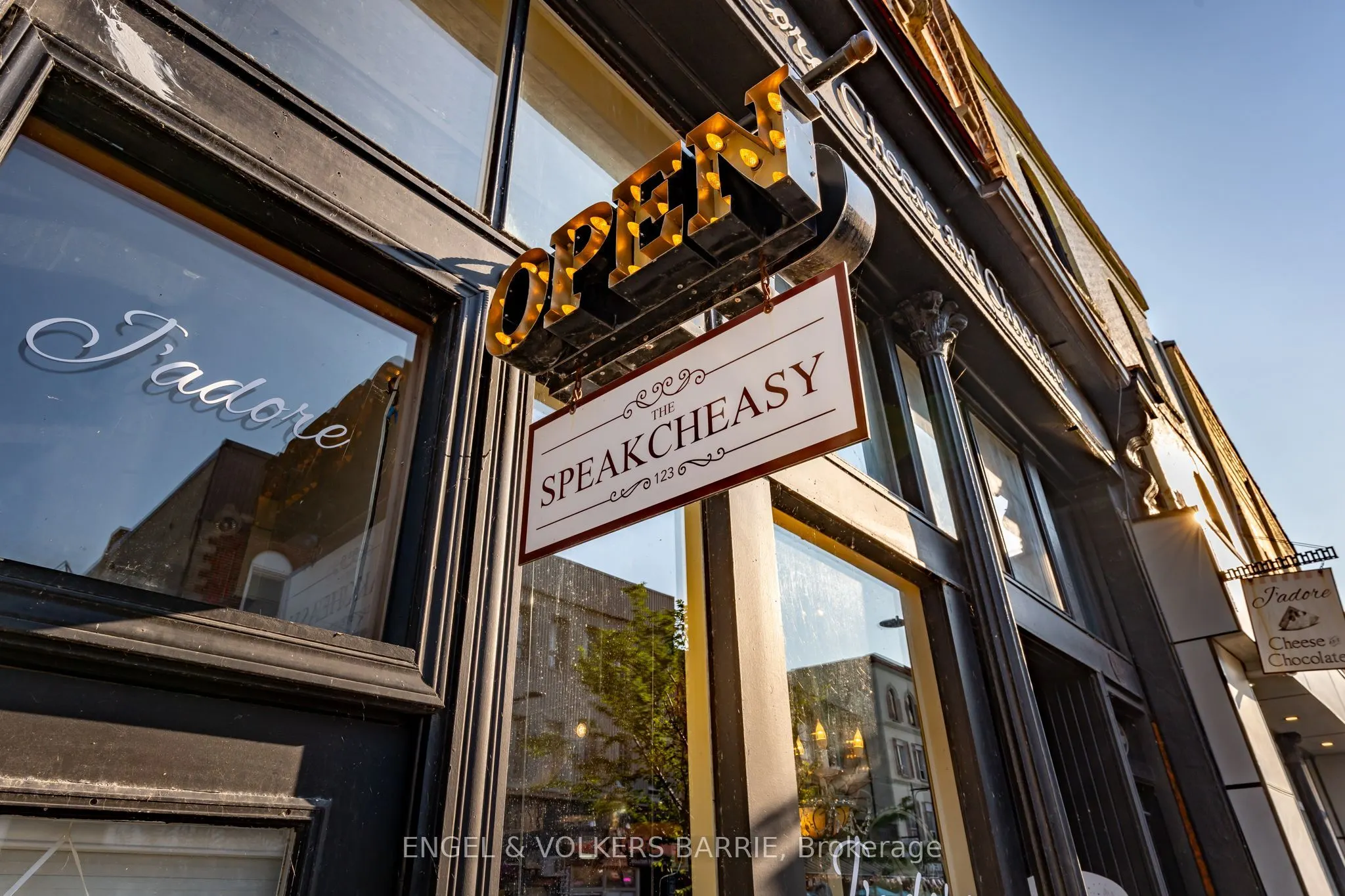 123 Dunlop Street E