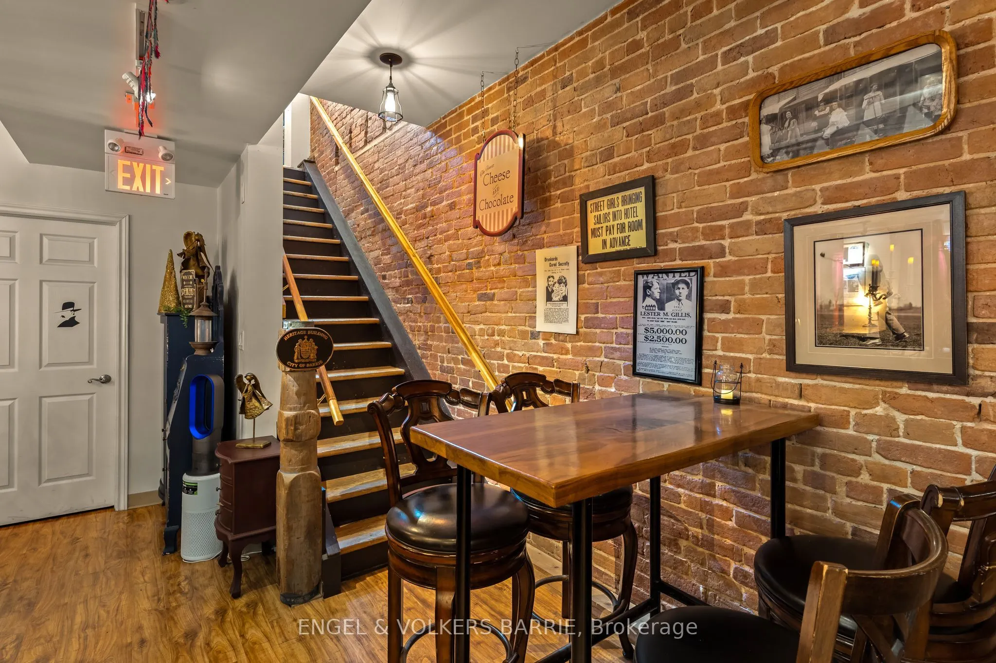 123 Dunlop Street E