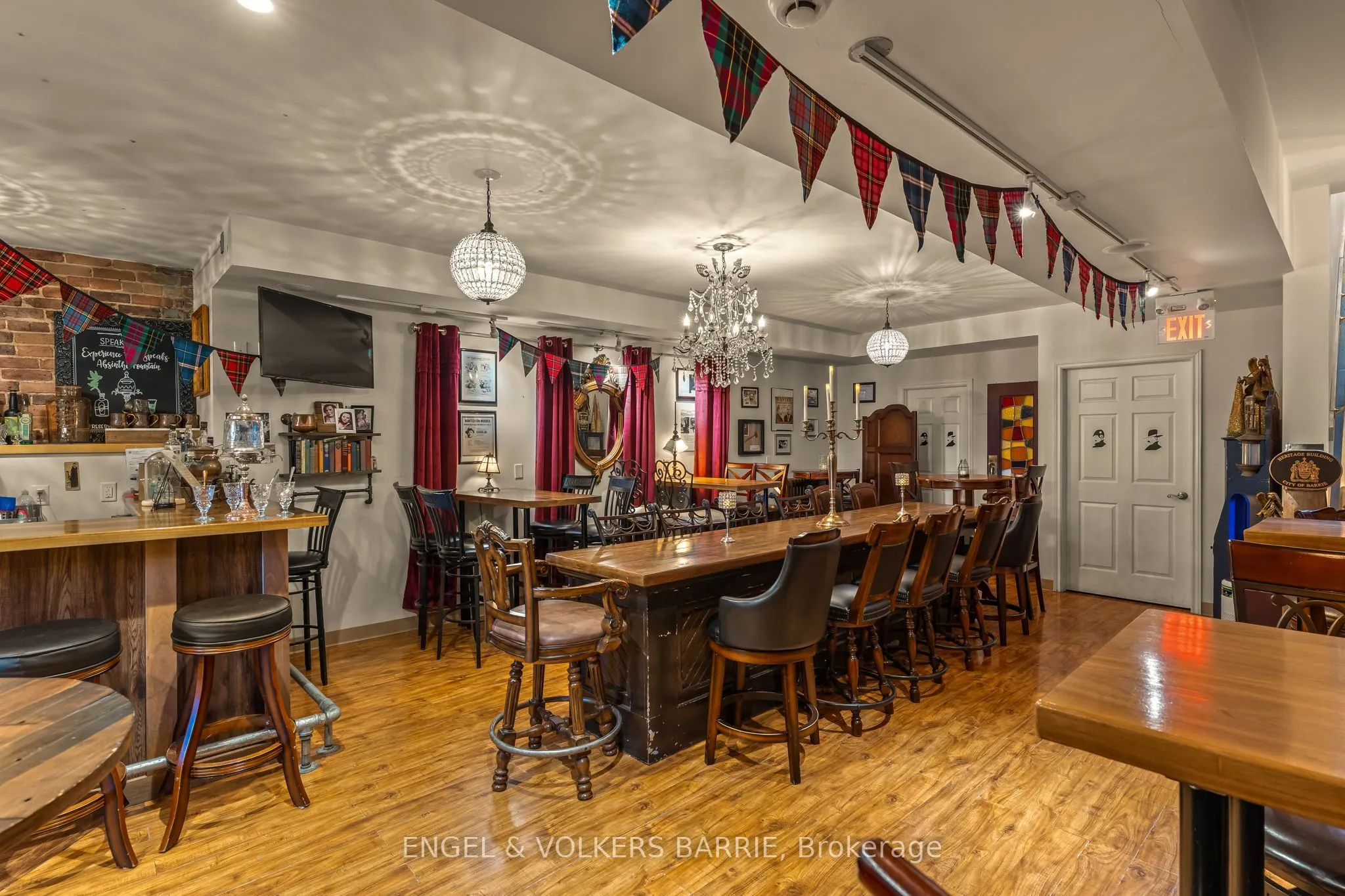 123 Dunlop Street E