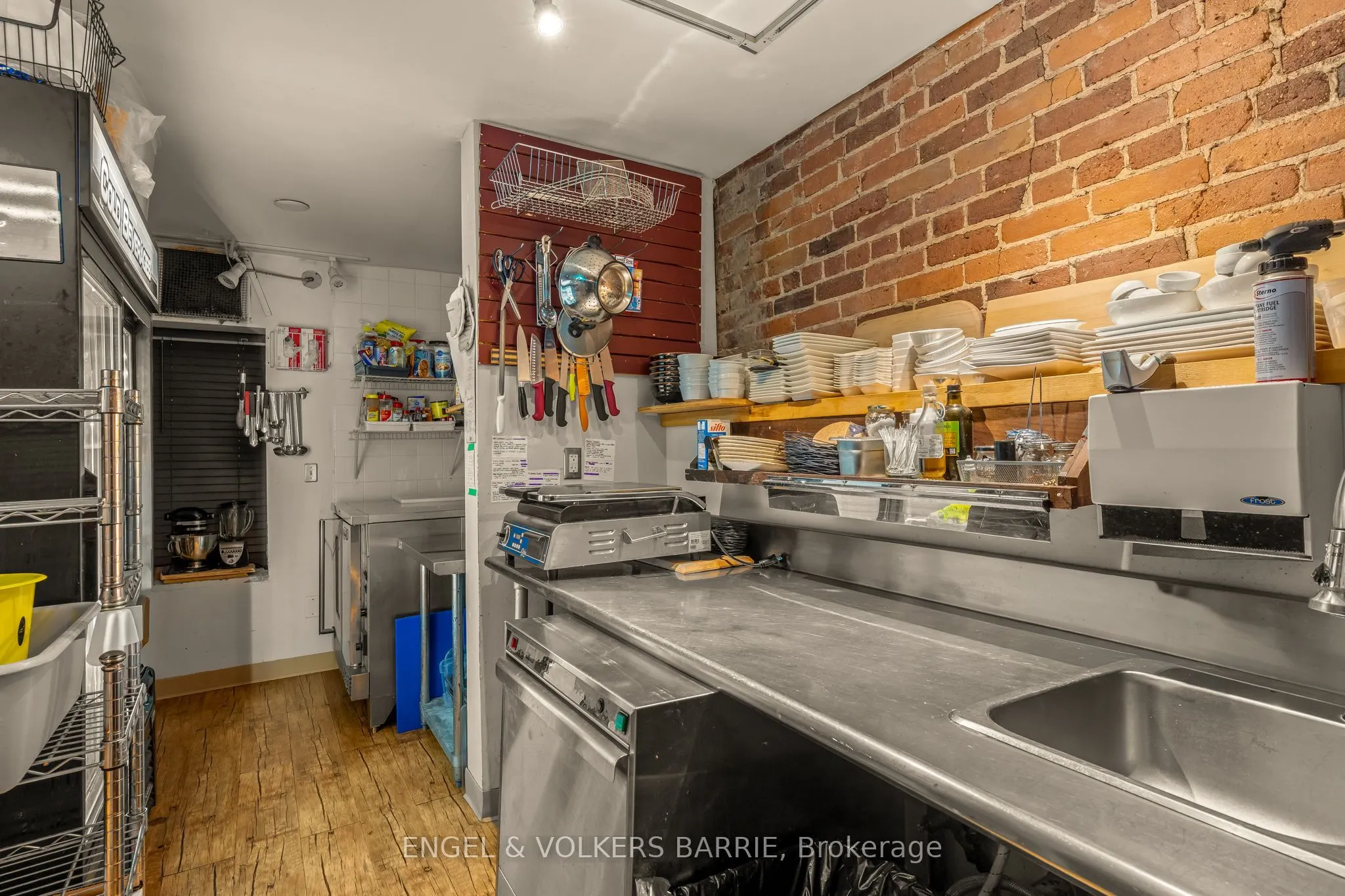 123 Dunlop Street E