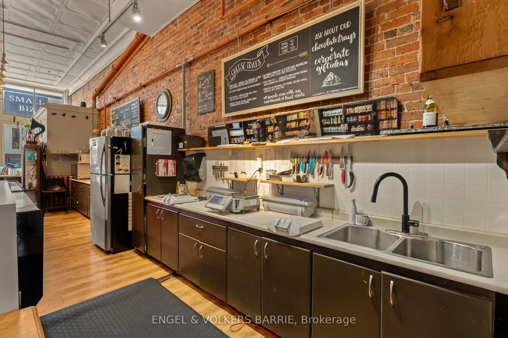 123 Dunlop Street E