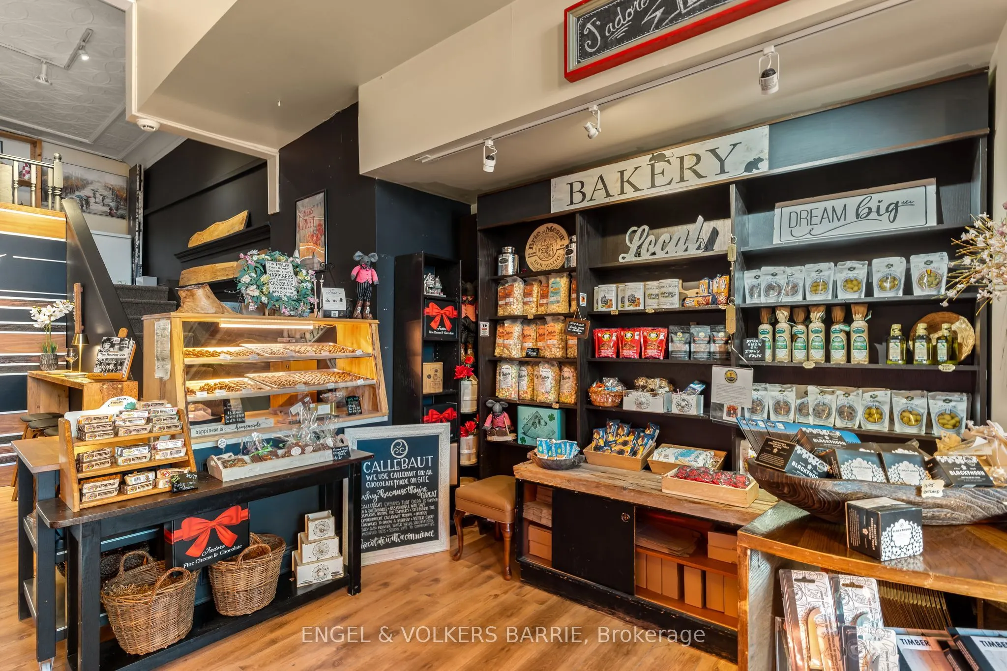 123 Dunlop Street E