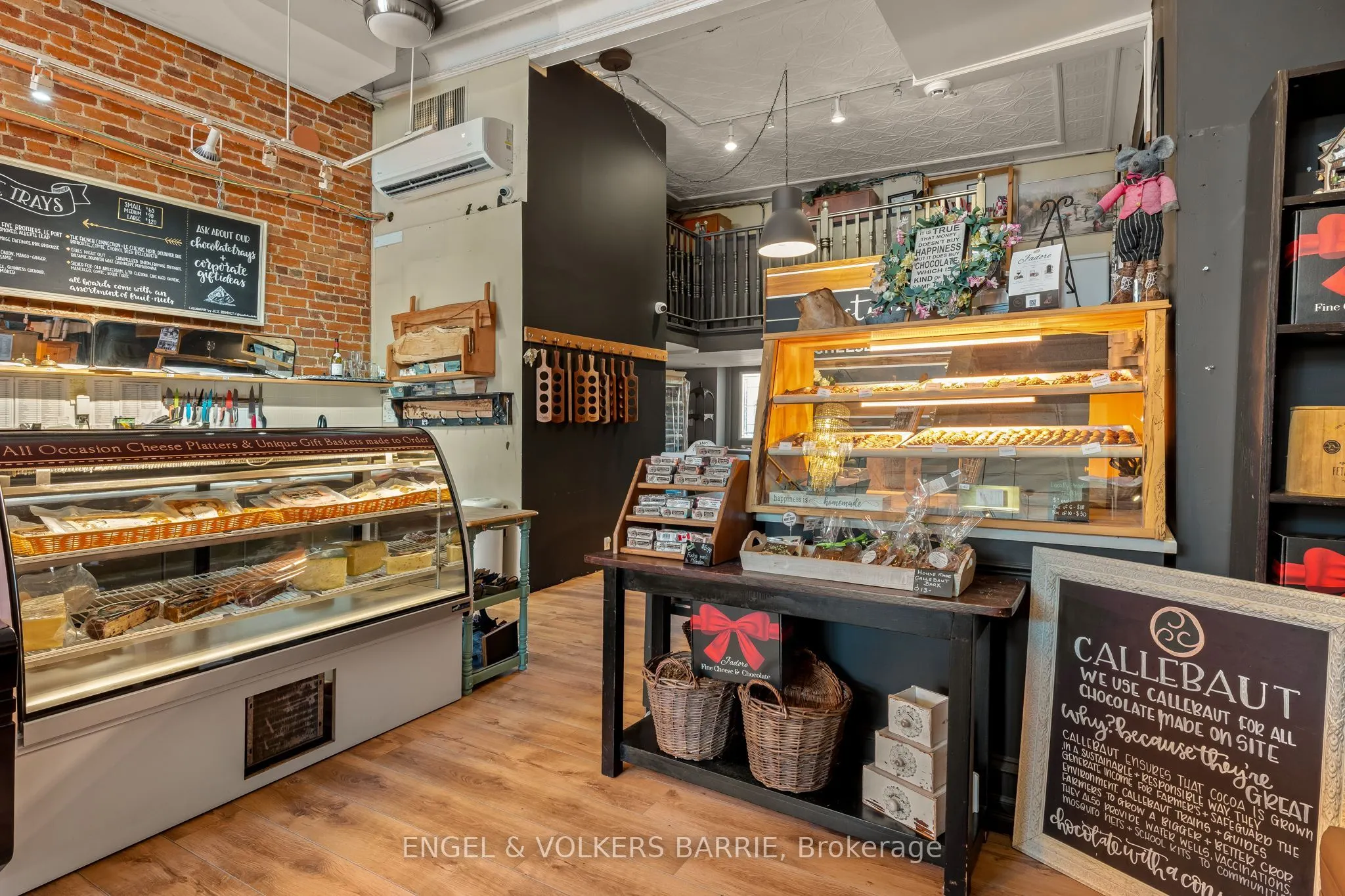 123 Dunlop Street E